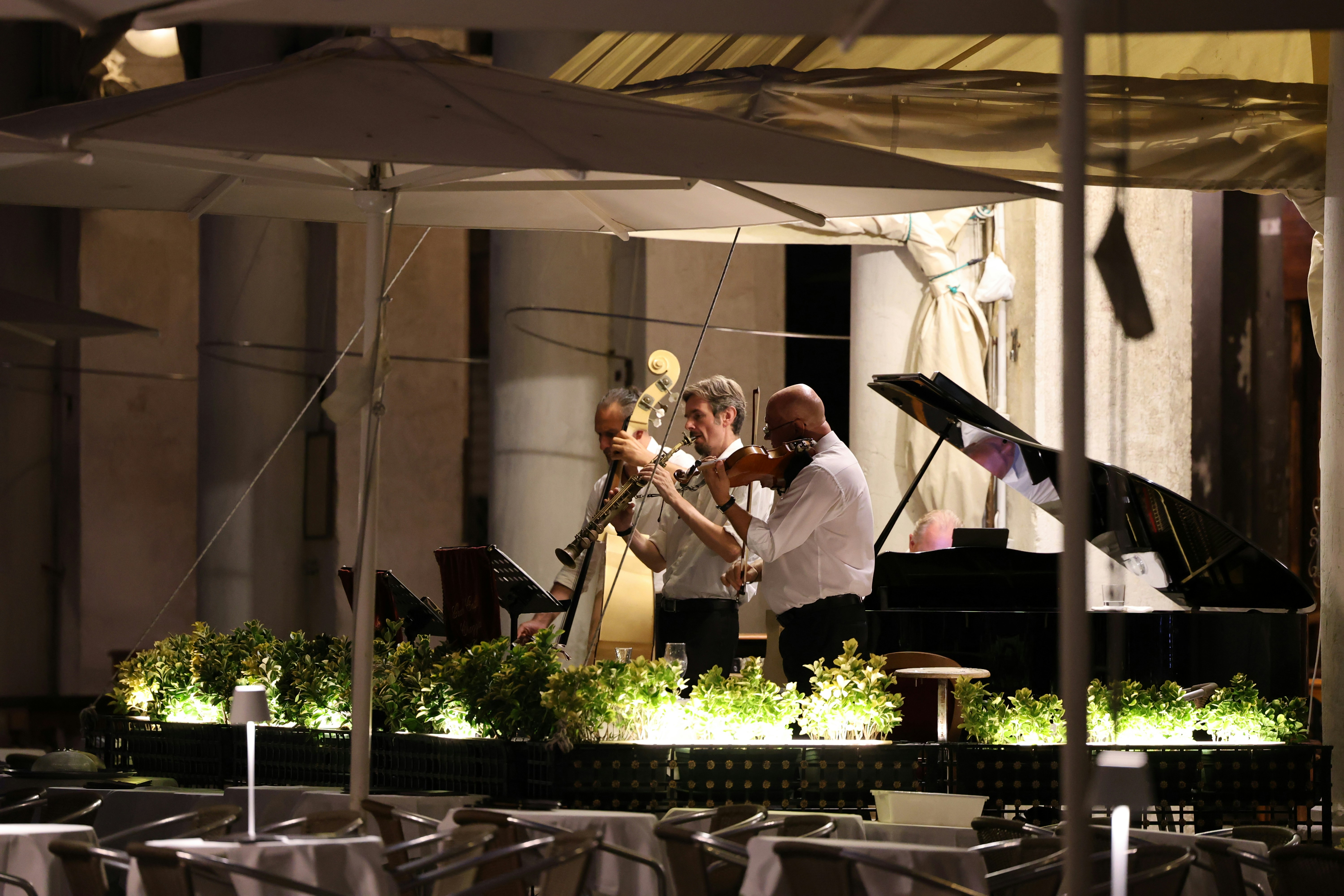 Cena concierto: Lo mejor de los 80´S  90´S Y 2000