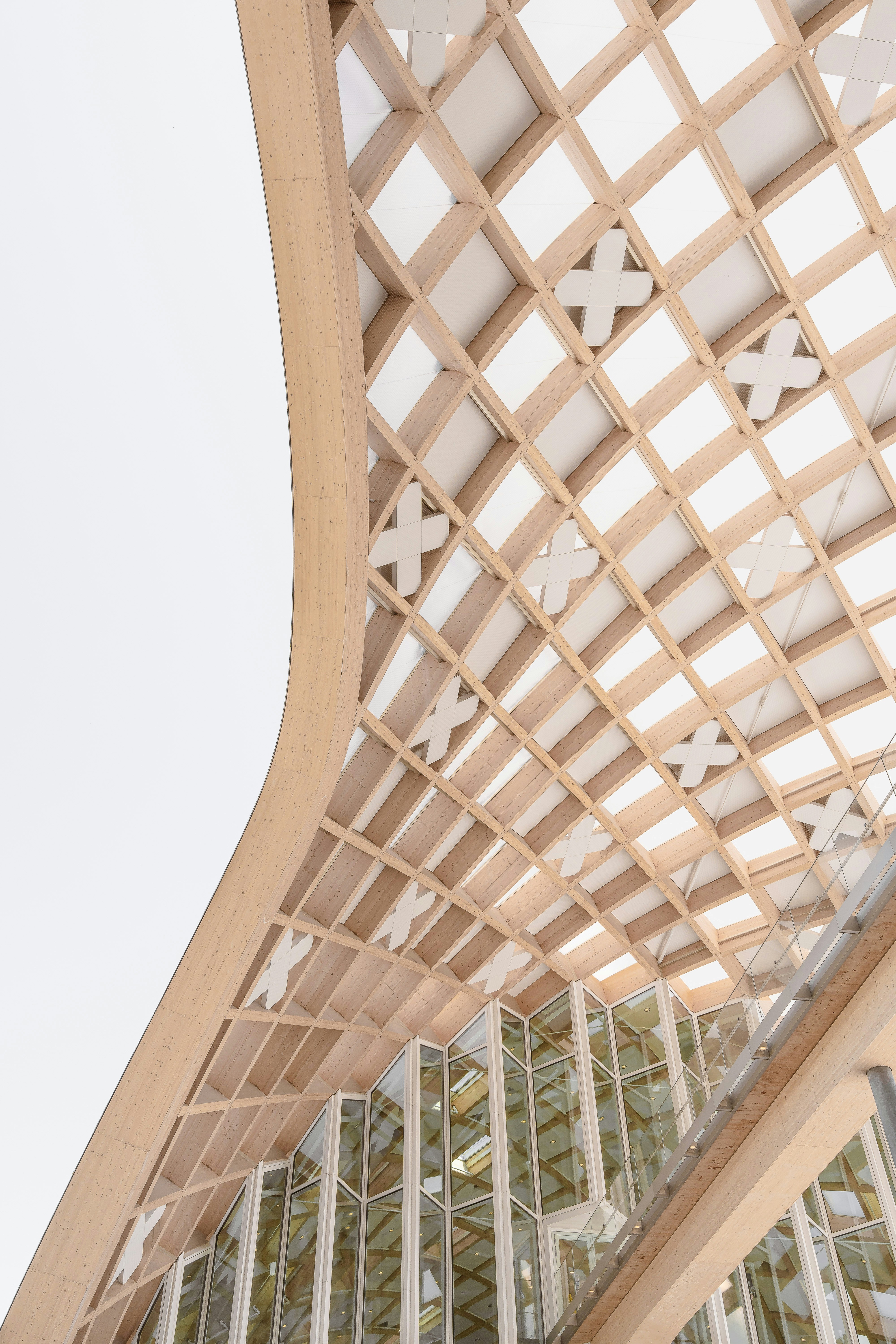 Photo by larshaenni_