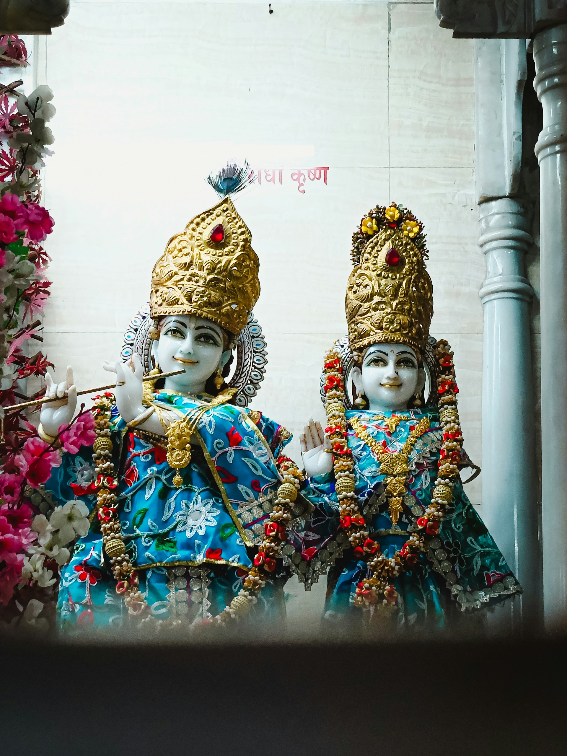 A couple of statues sitting next to each other