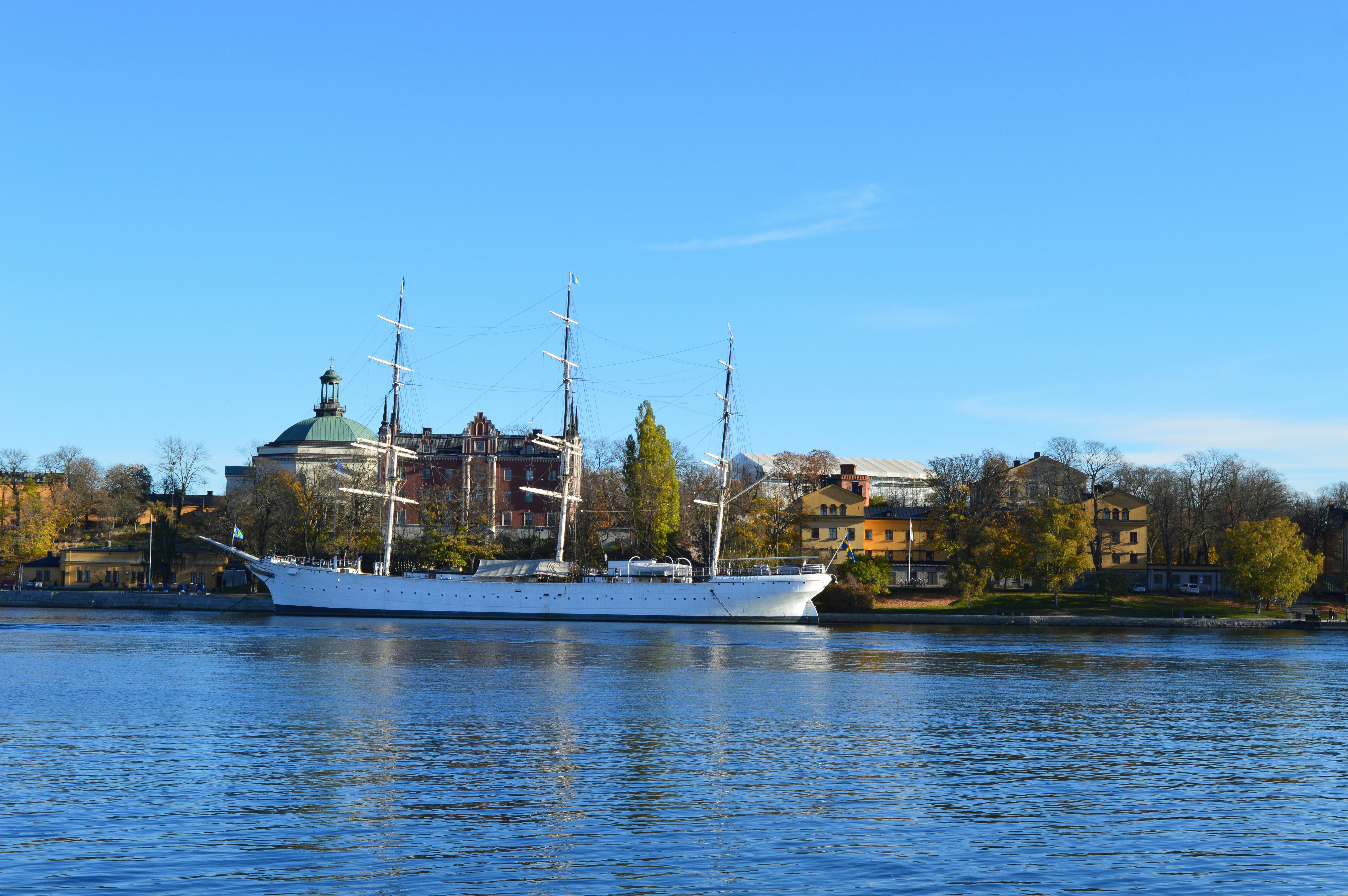 Photo by joshimilestoner