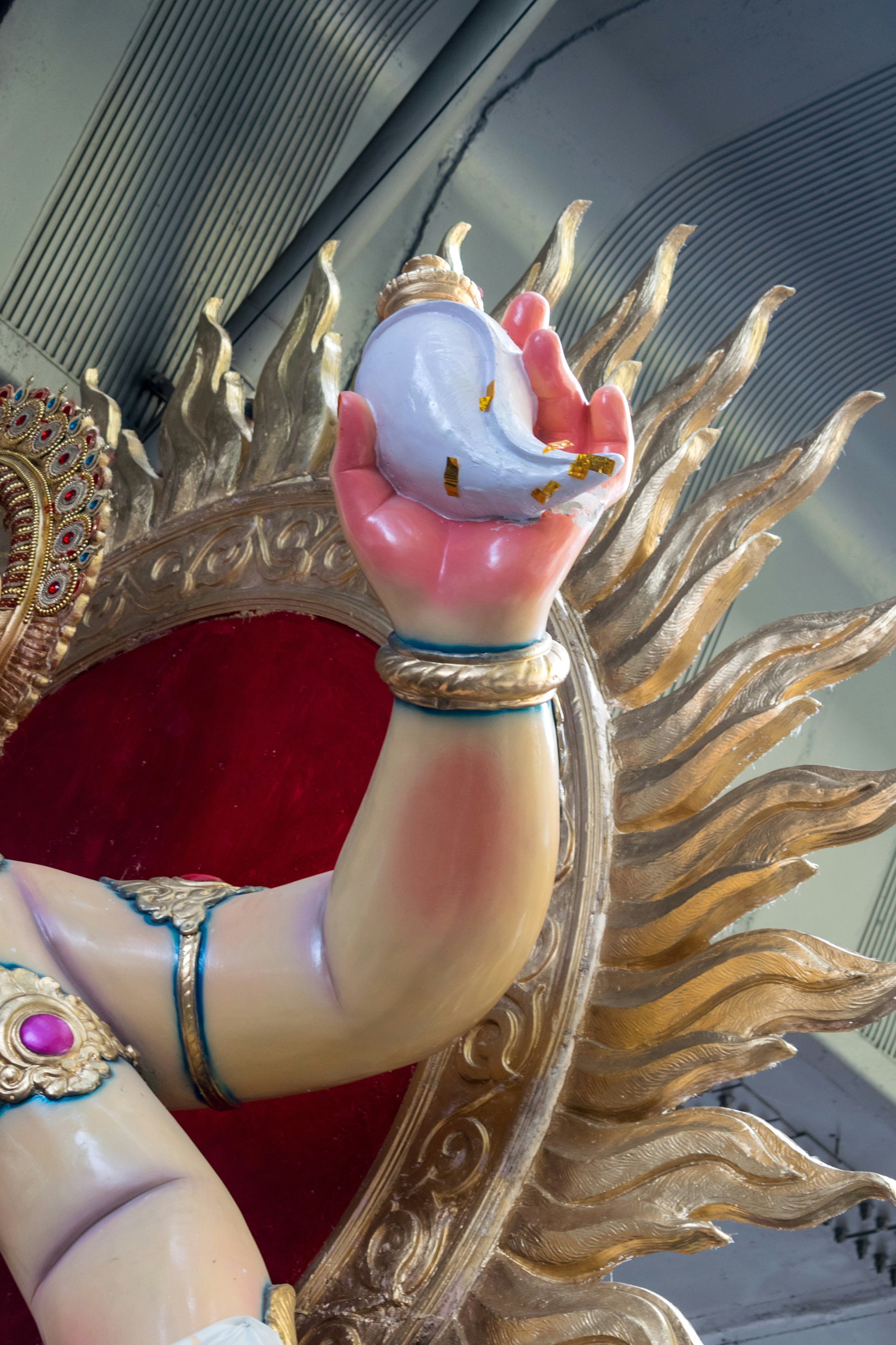 A statue of a woman with a crown on her head