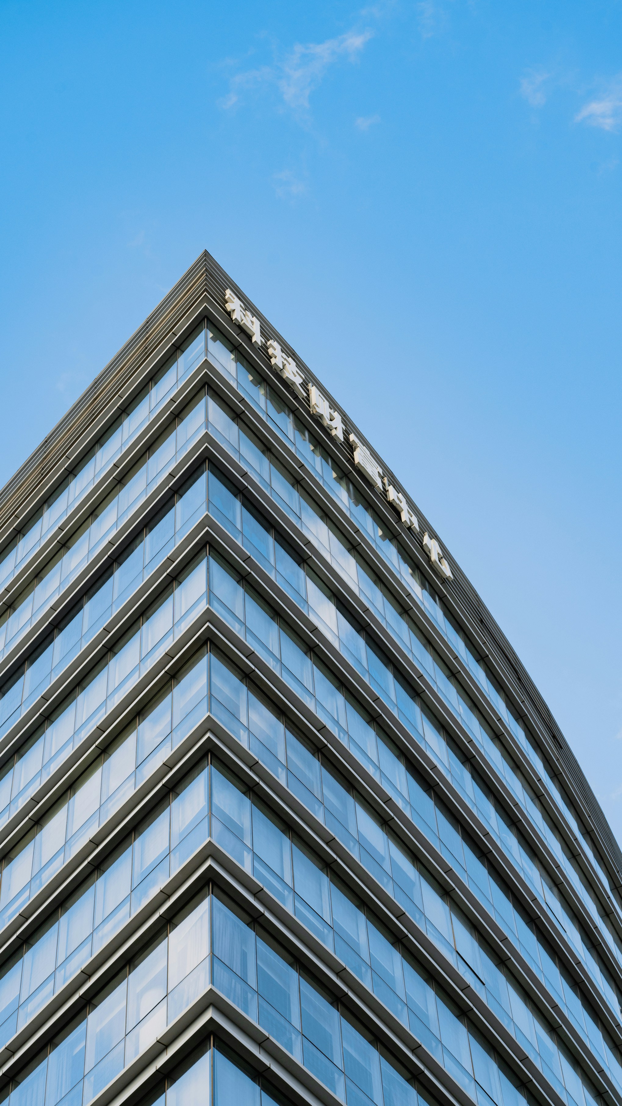 DA Davidson Maintains Buy on EMCOR Group, Raises Price Target to $800