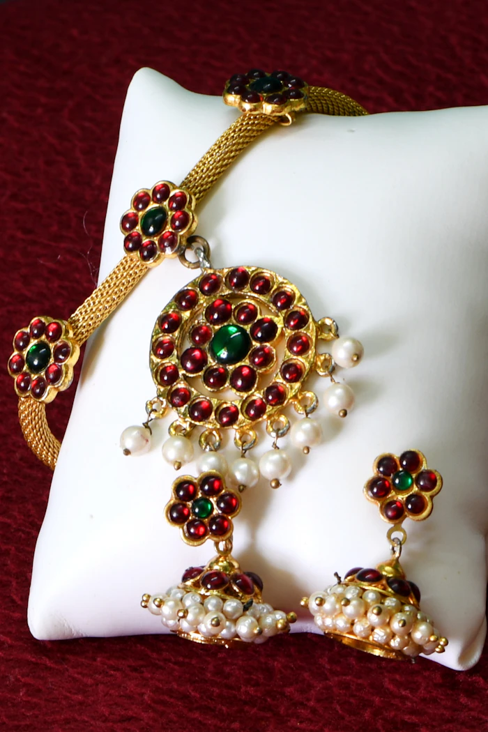 Kolhapuri style necklace set
