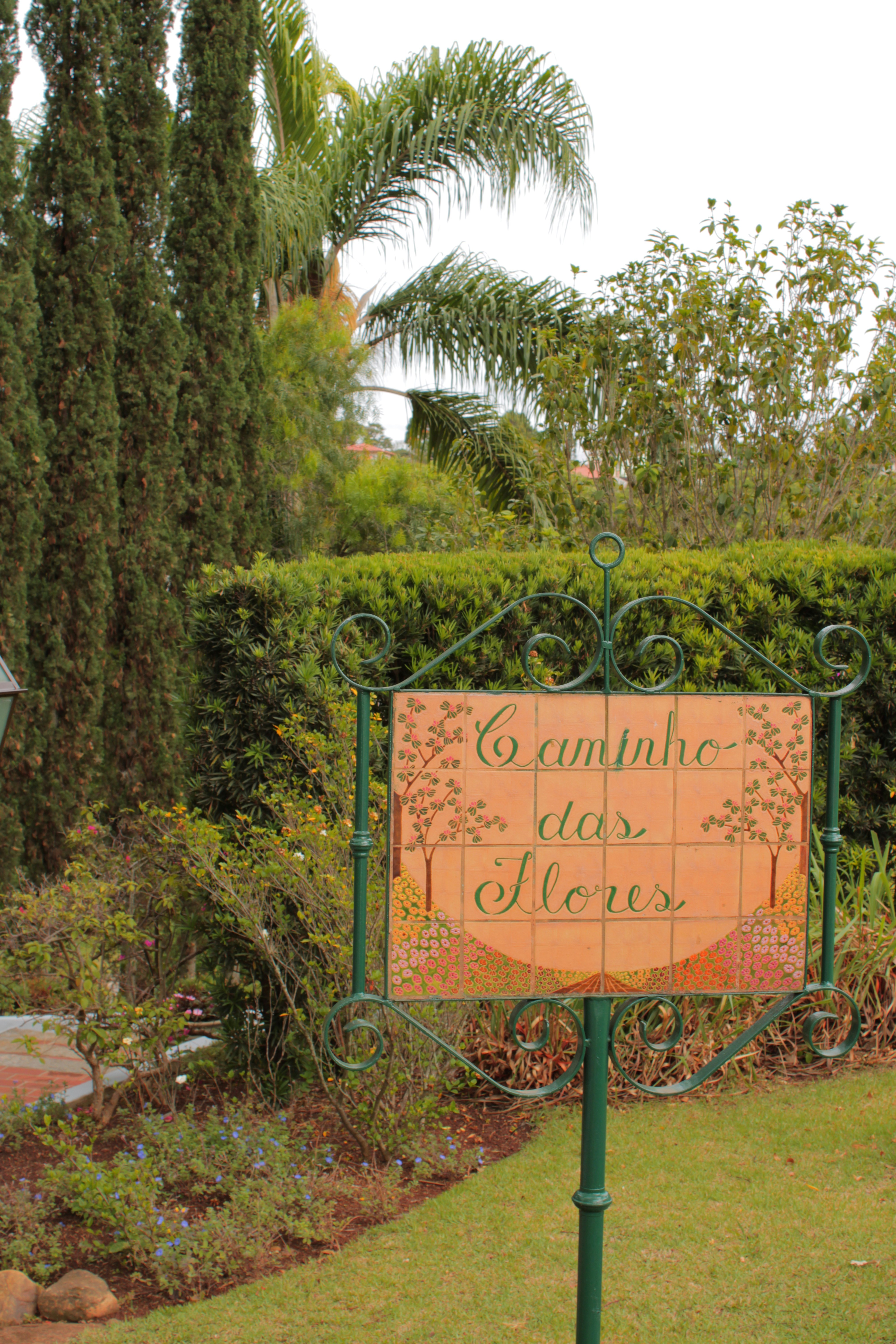 A sign that is on a pole in the grass