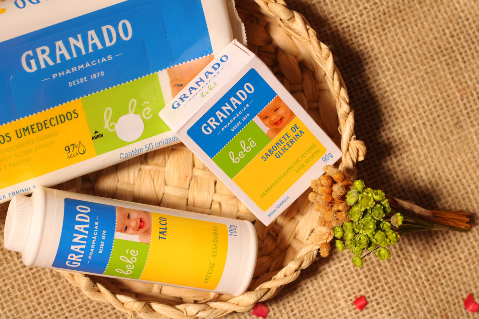 Com que frequência a lista de medicamentos do idoso deve ser revisada?