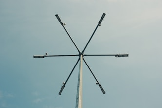 A tall pole with four antennas on top of it