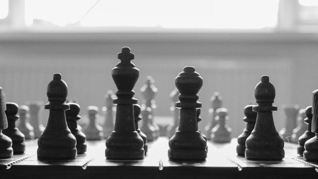 Échiquier symbolisant la réflexion stratégique liée à la position au poker