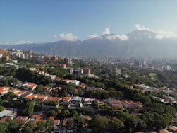 Vista aérea de Caracas Venezuela — carta de invitación para venezolanos en México