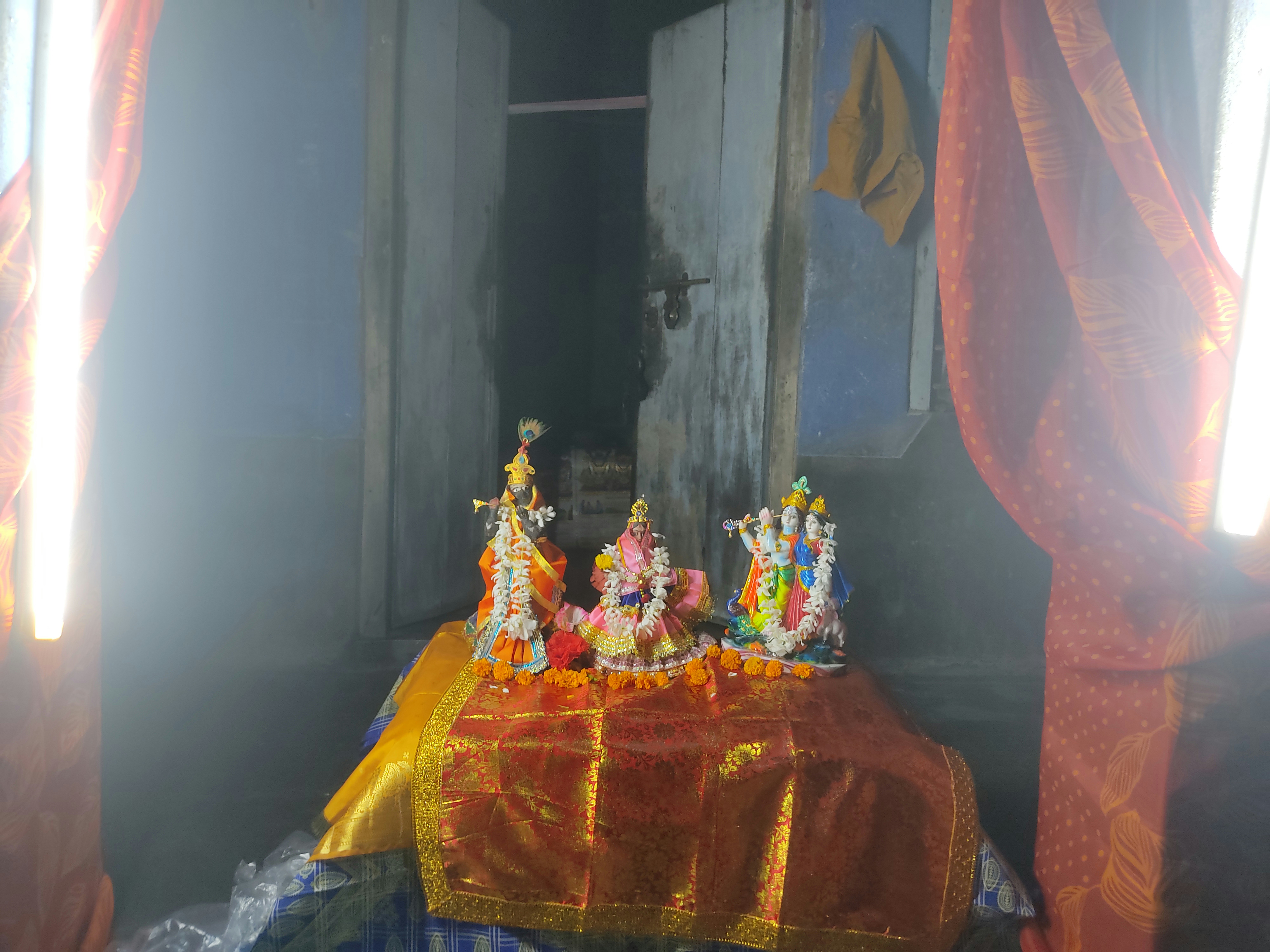 A table with a bunch of small figurines on it