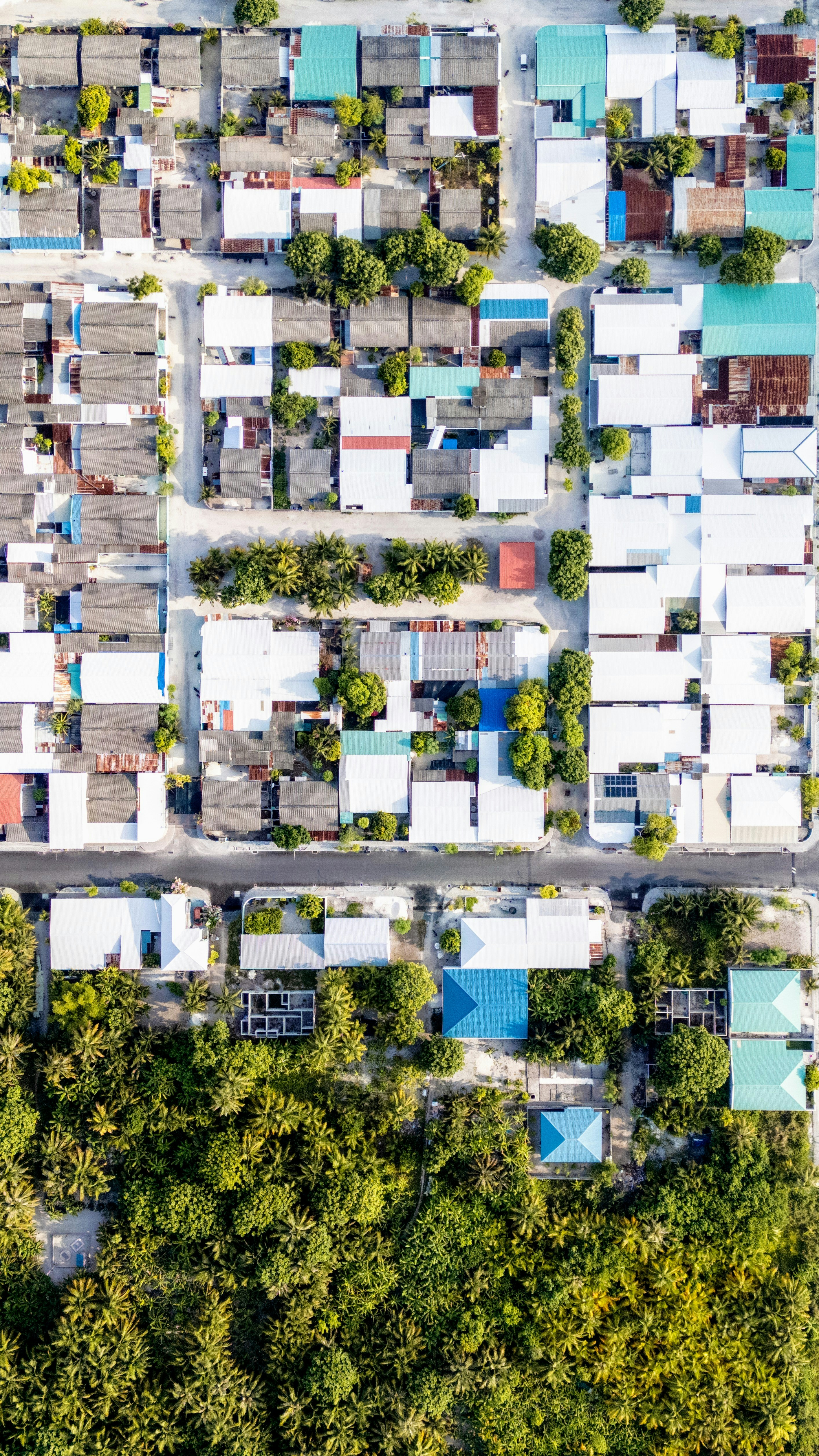 A bird's eye view of a city with lots of trees