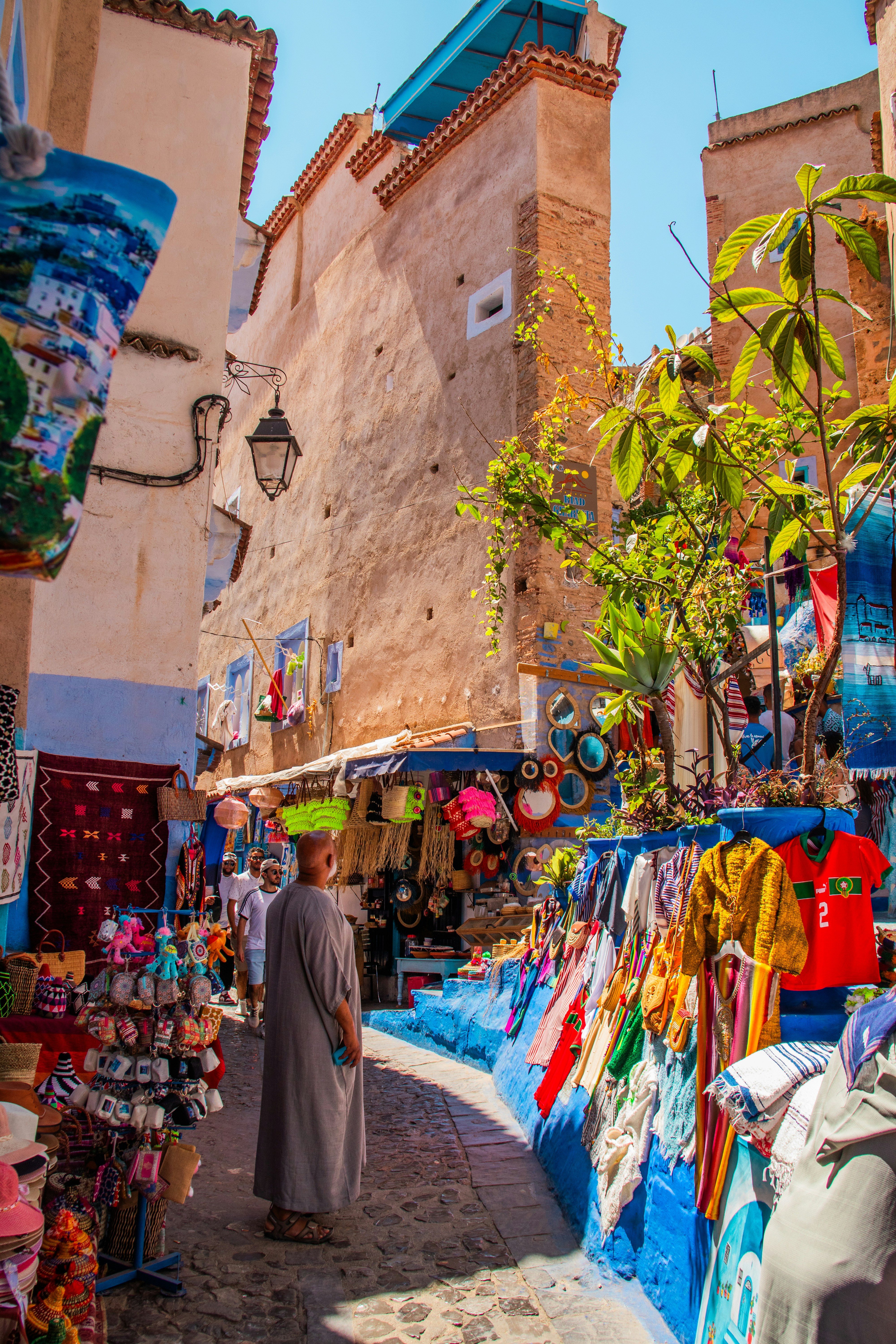 10 Local Customs to Respect While Glamping in Agafay Desert