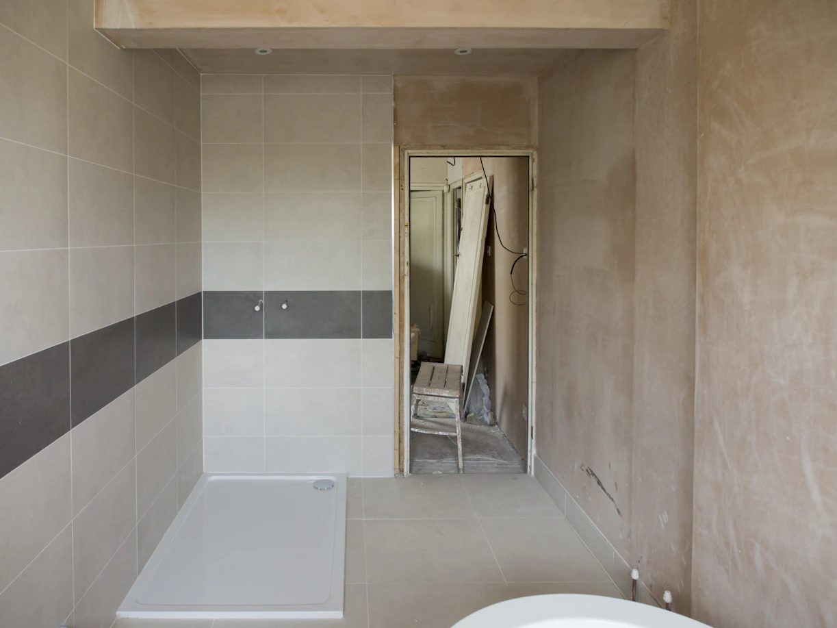 A bath room with a sink and a bath tub