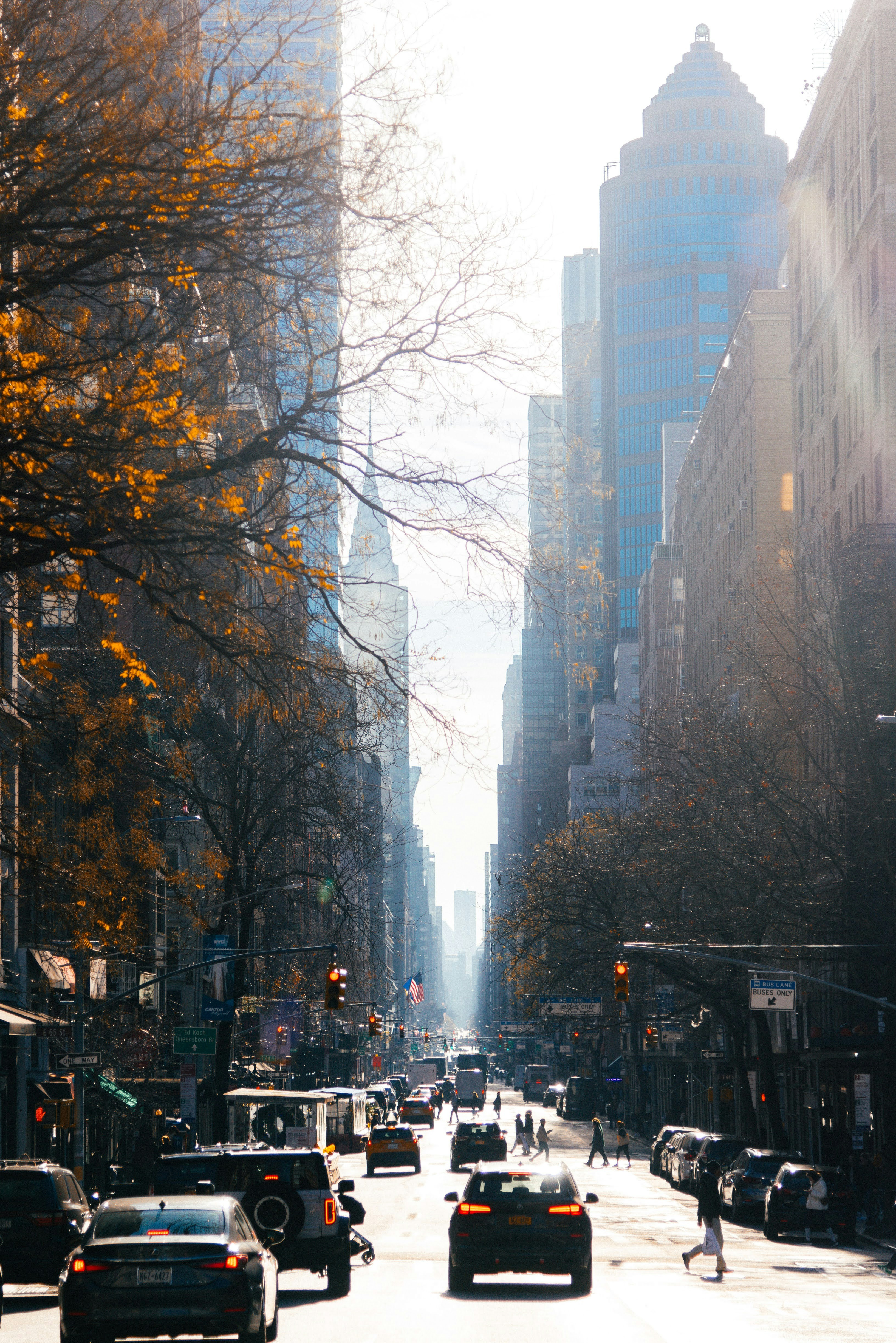 A city street filled with lots of traffic