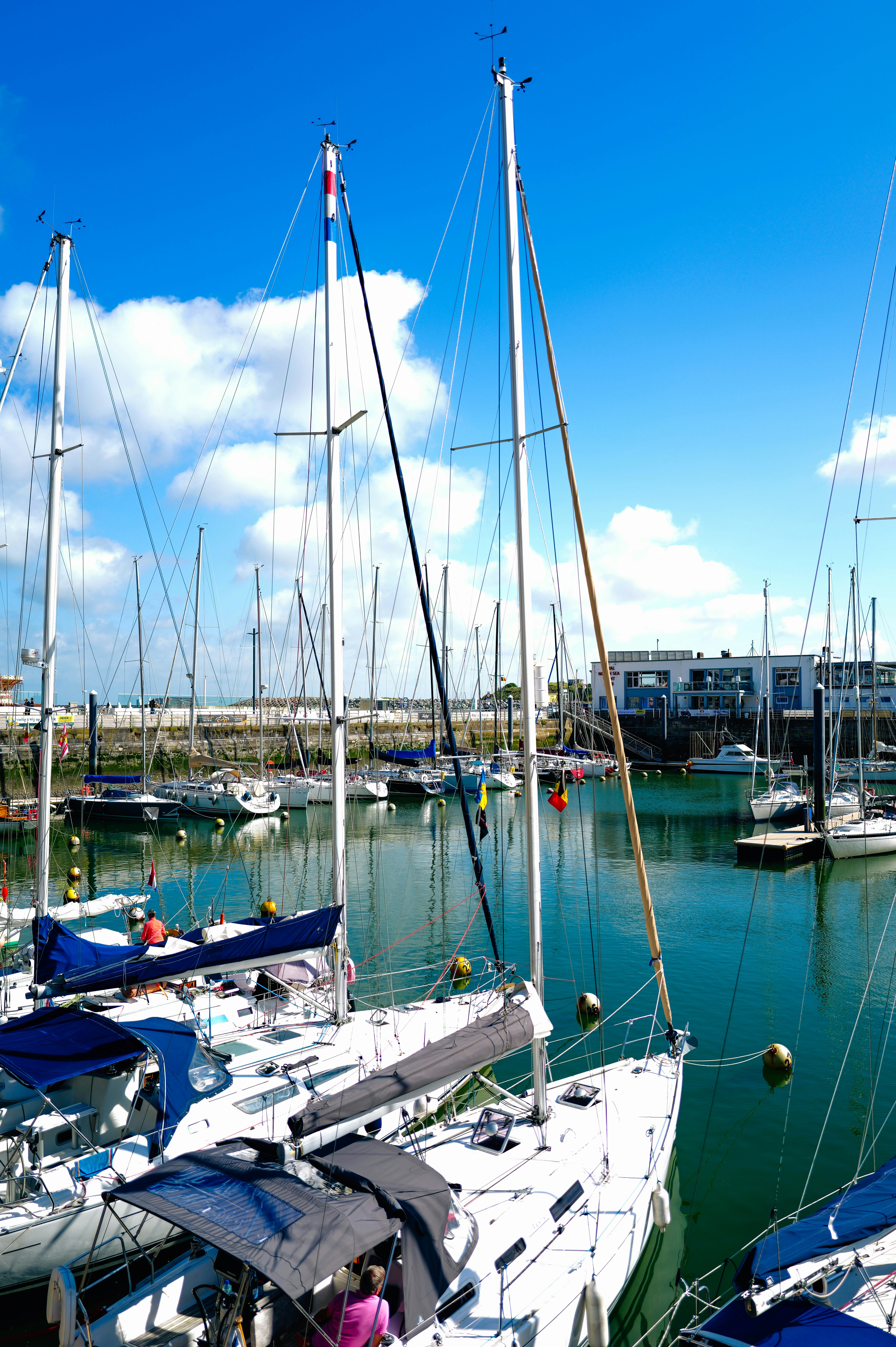 Photo by adrienolichon