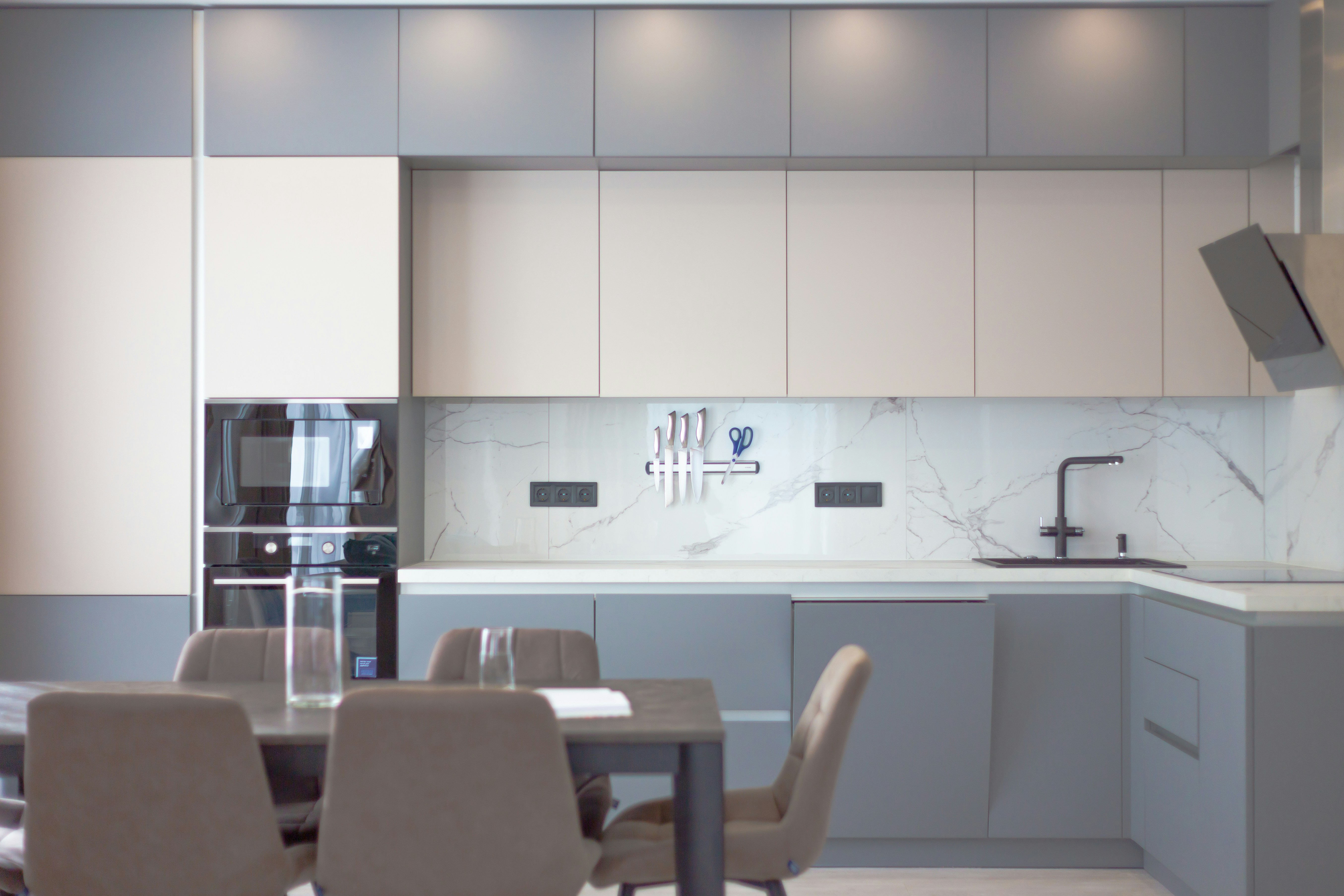 A modern kitchen with a dining table and chairs