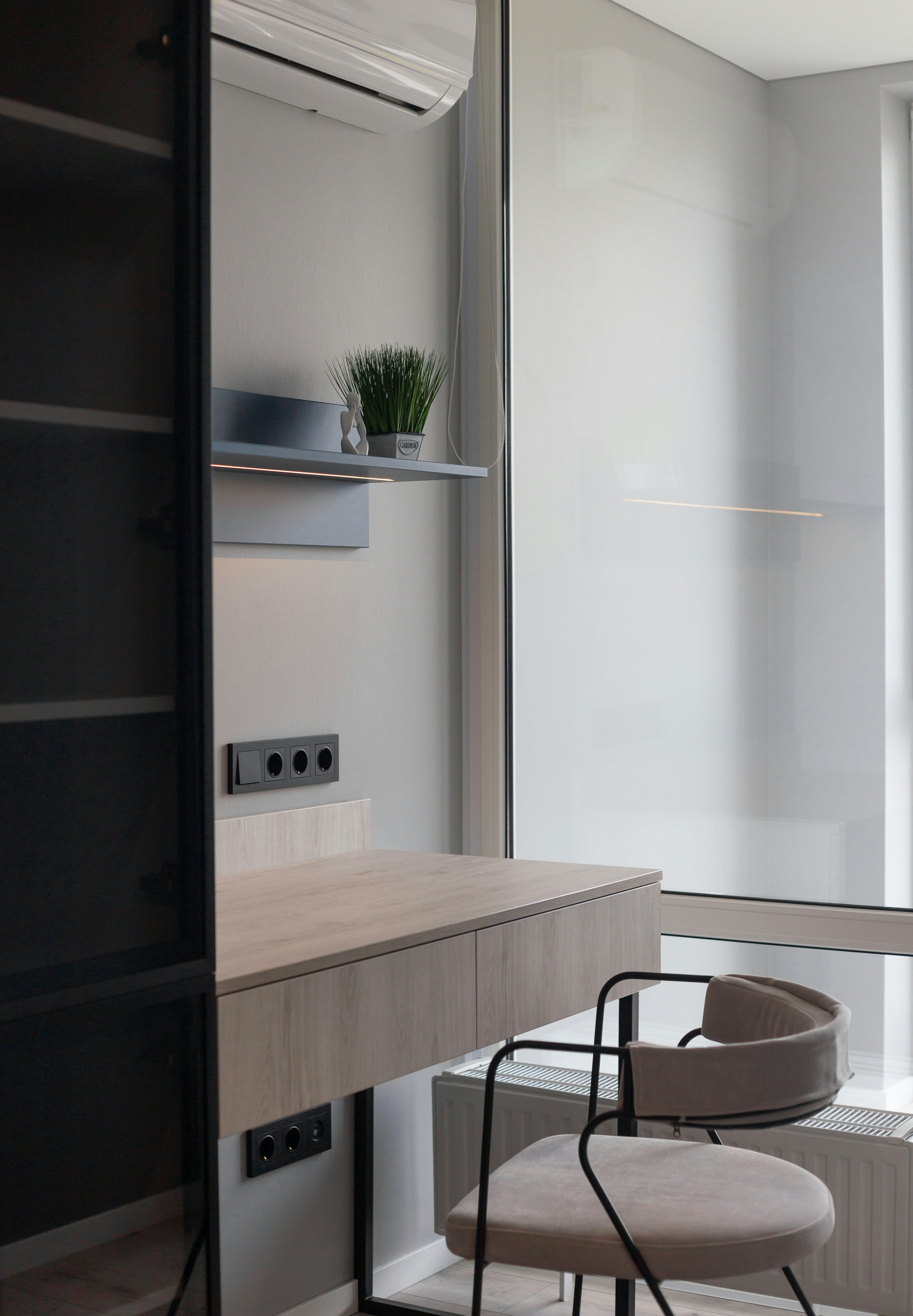 A room with a desk and a chair in it