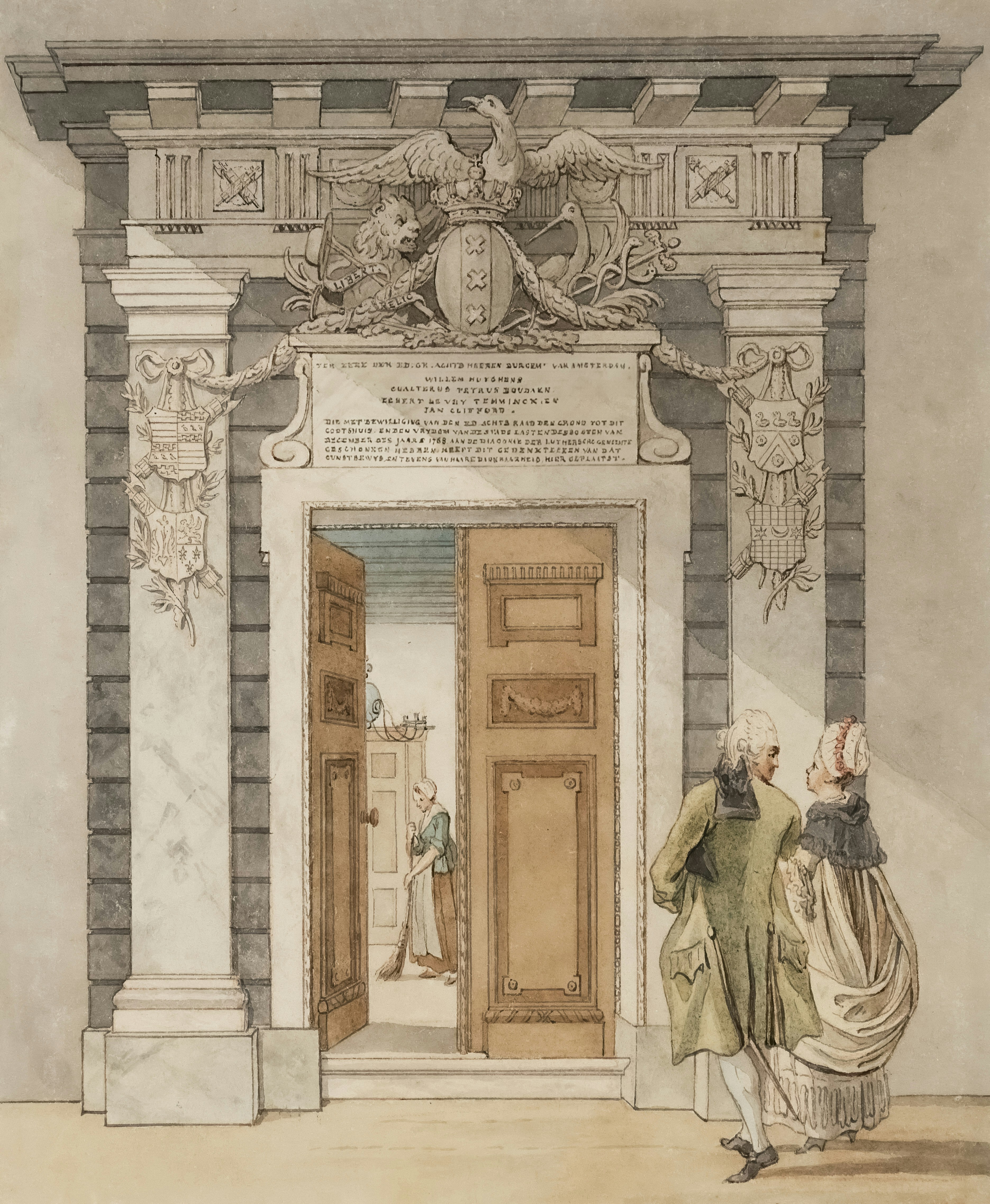 Titel Luthers Diaconie Oude Mannen- en Vrouwenhuis Beschrijving Een elegant gekleed echtpaar voor de rijk gedecoreerde poort in de grote zaal van het tehuis, in 1772 voltooid naar ontwerp van Jacob Otten Husly. Door de openstaande deur is op de achtergrond een dienstmeid zichtbaar, die de vloer met een bezem veegt.