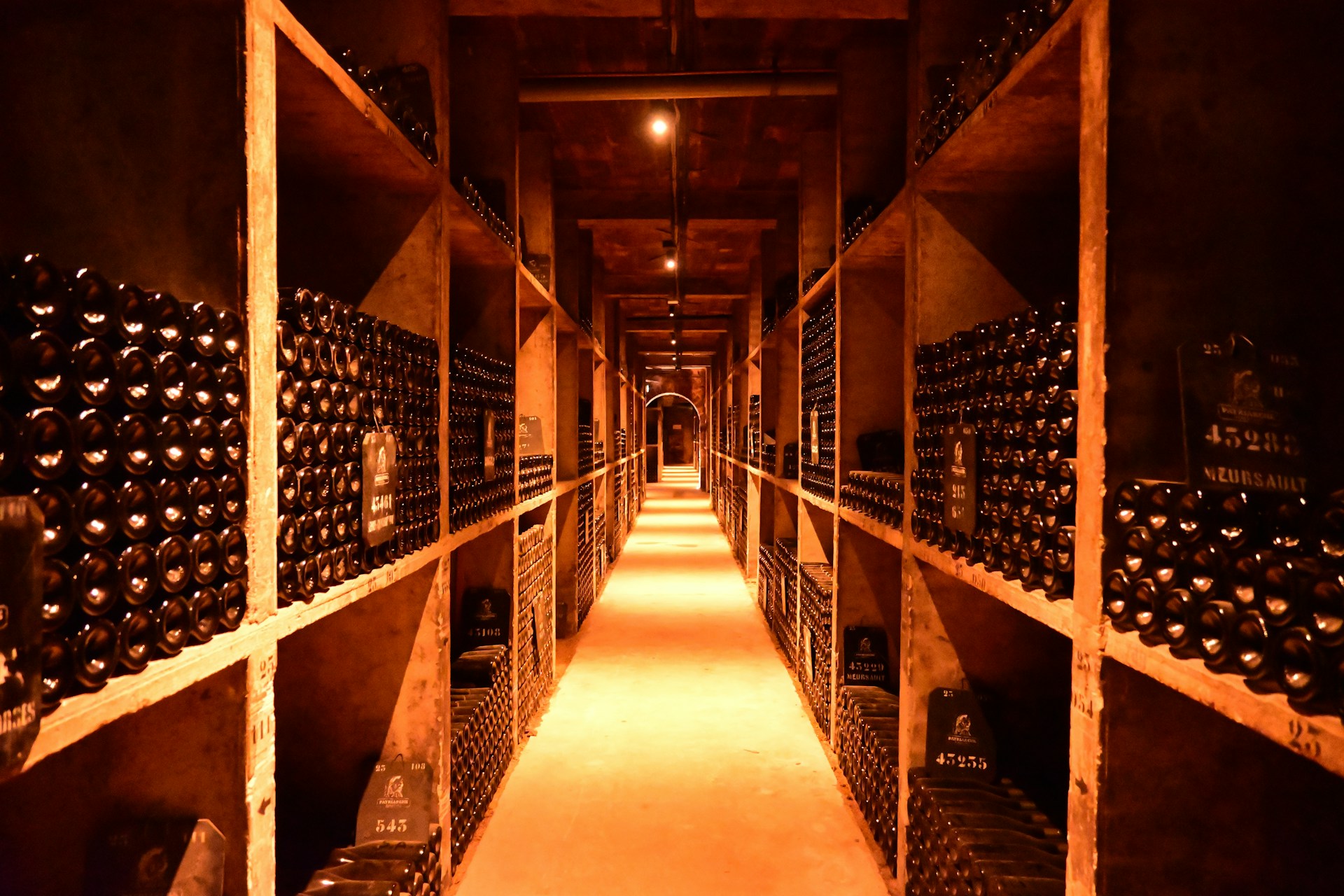 A long narrow room filled with lots of bottles