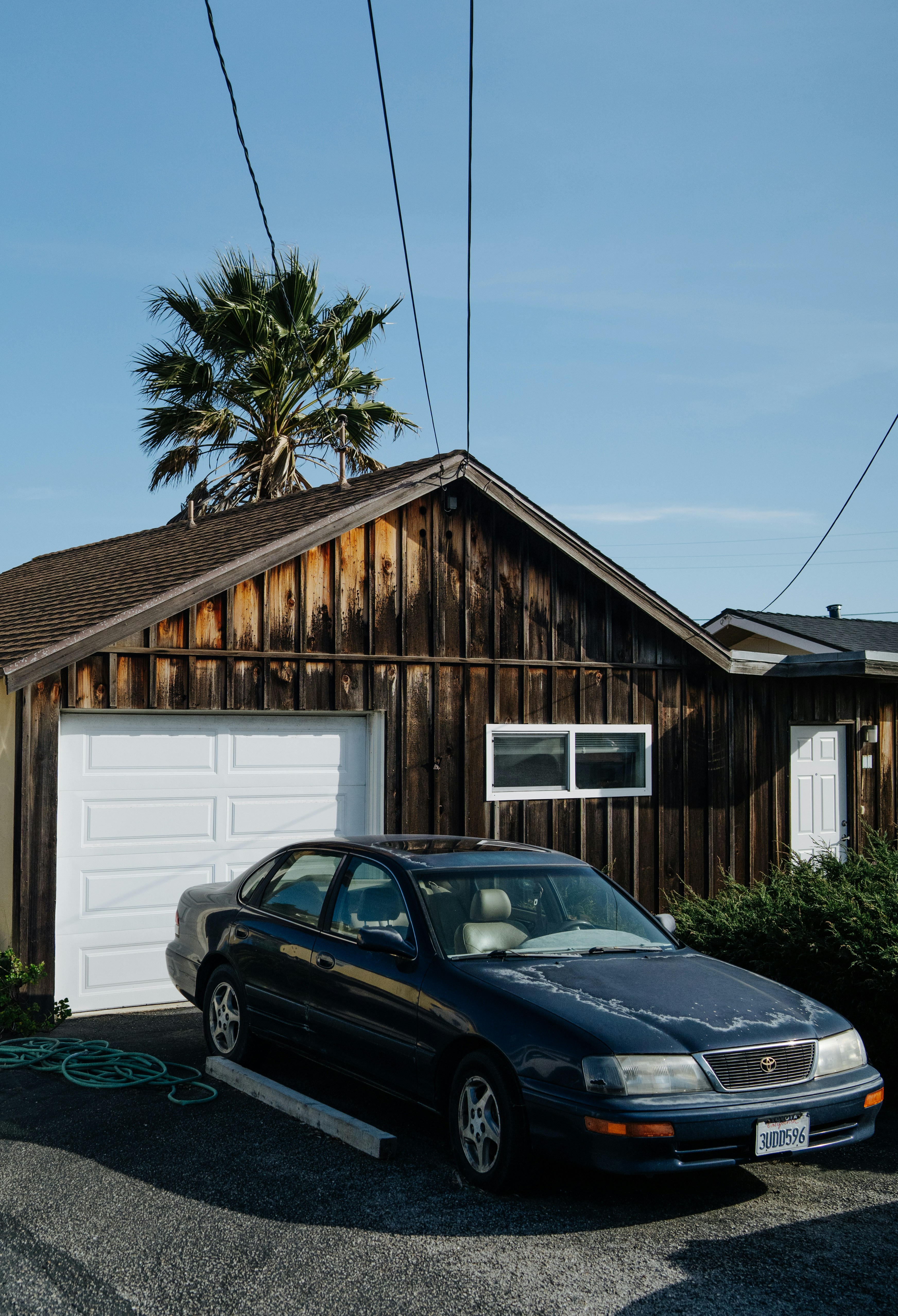 Various garage door styles for Los Angeles homes