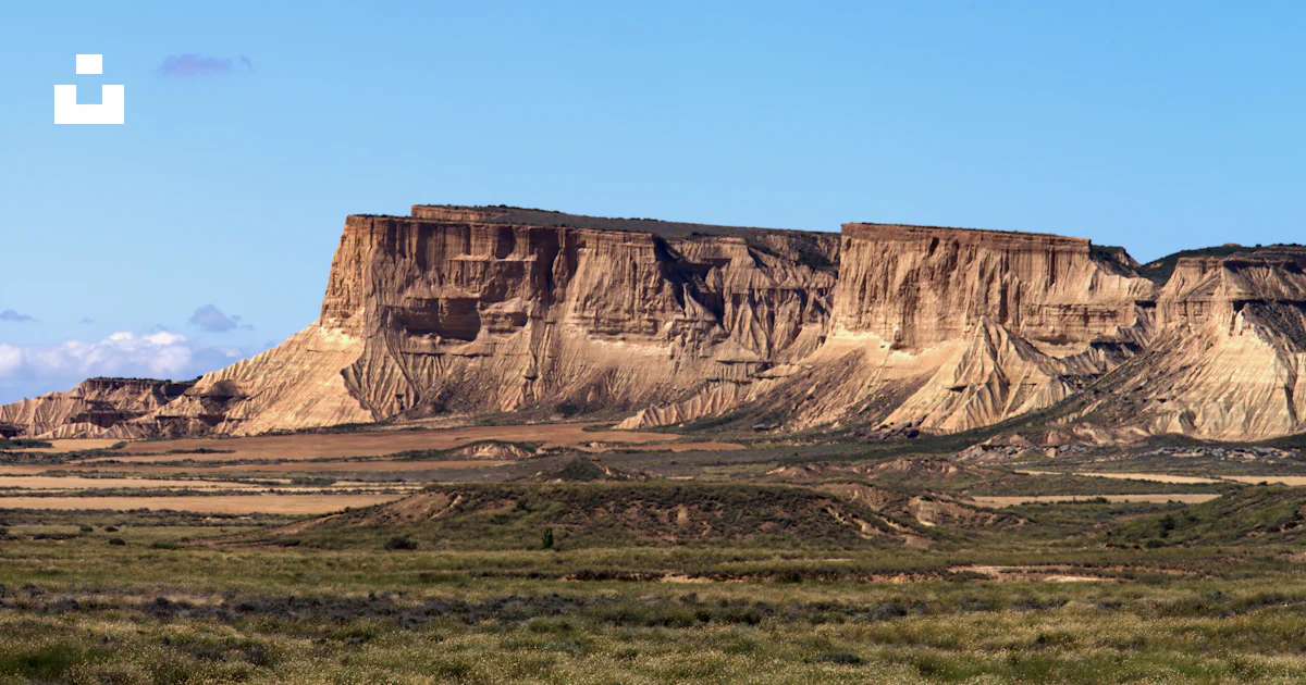 A picture of a mountain range in the desert photo – Free Bardenas ...