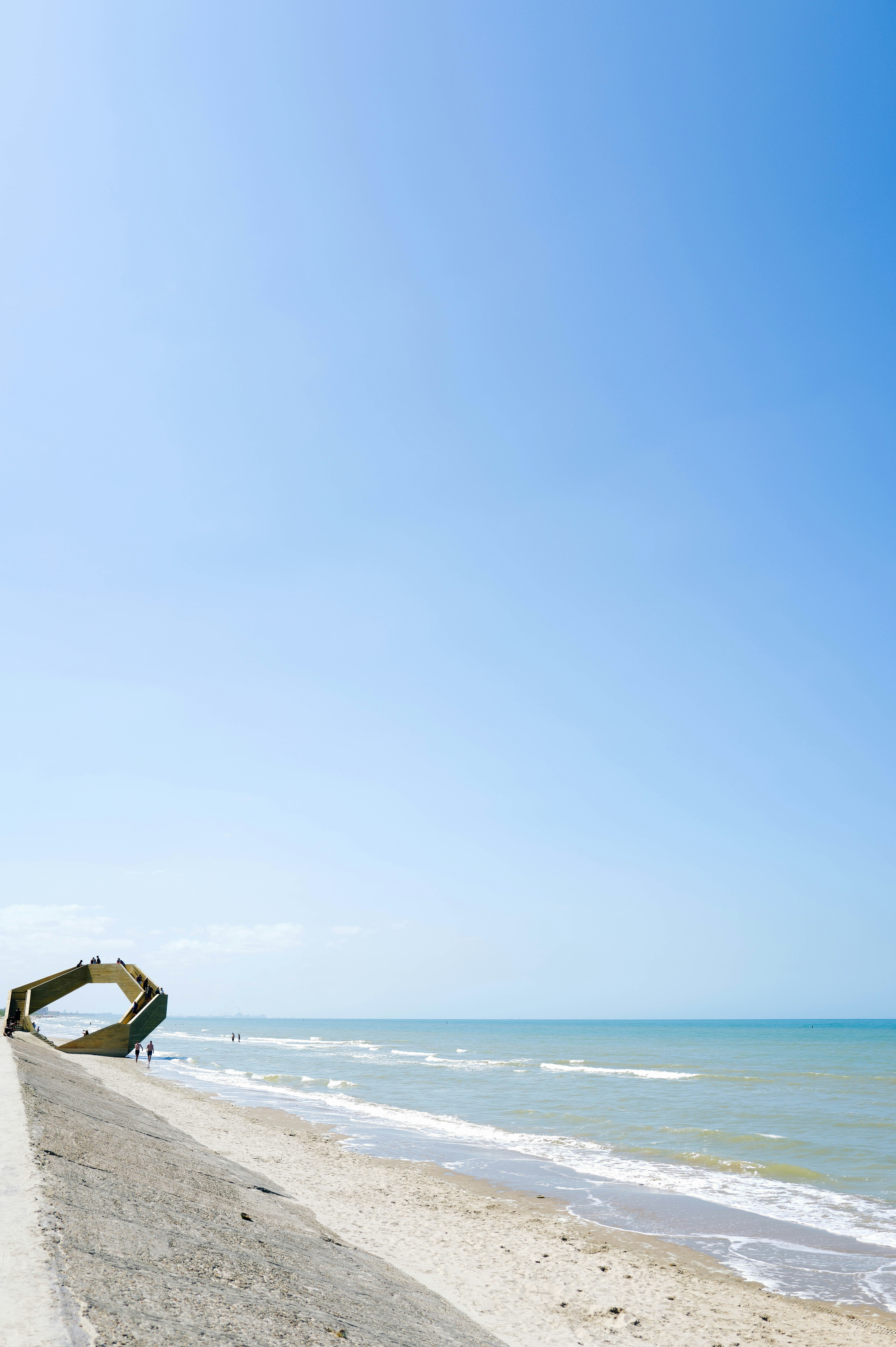 Photo by adrienolichon