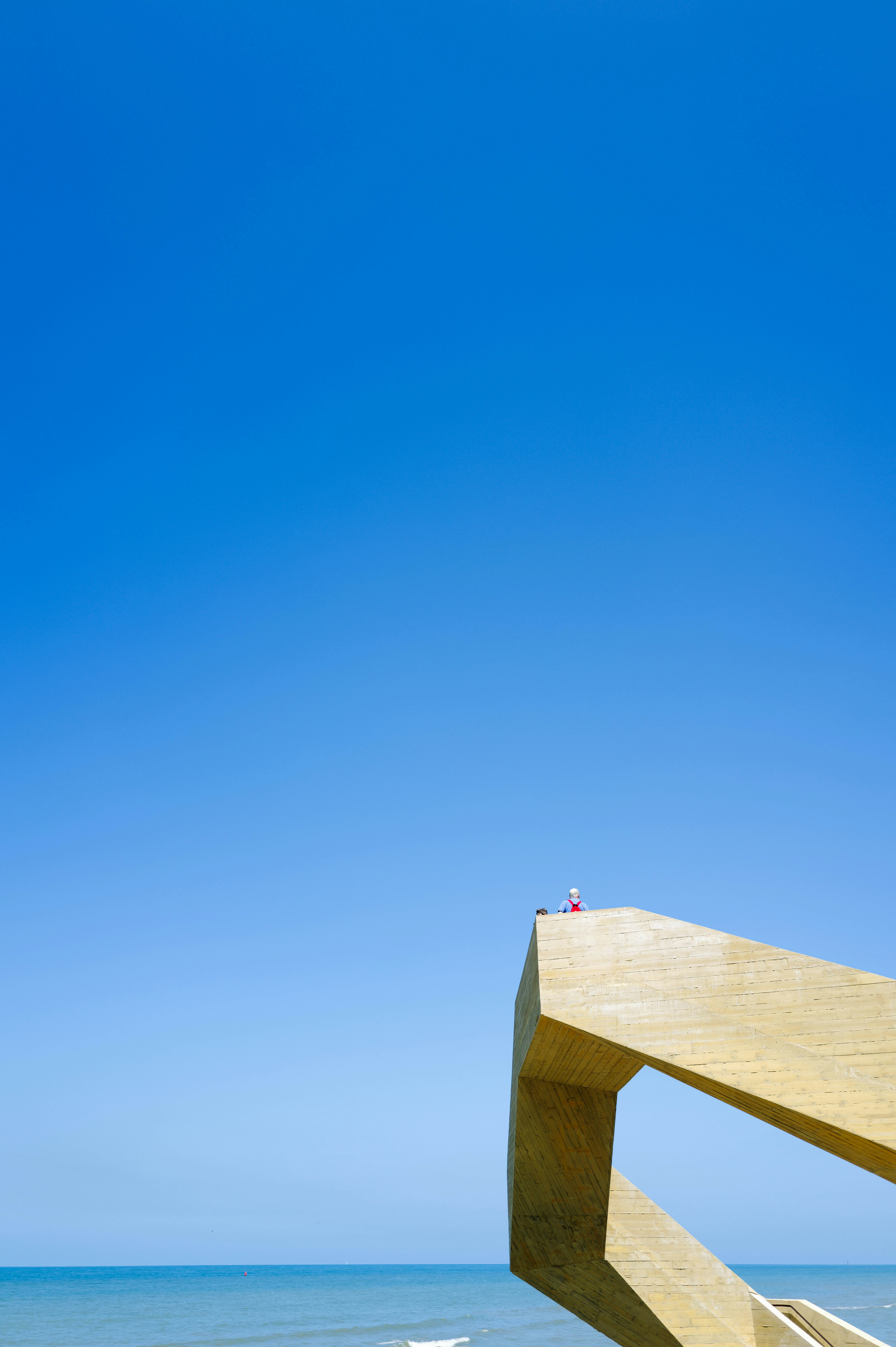 Photo by adrienolichon