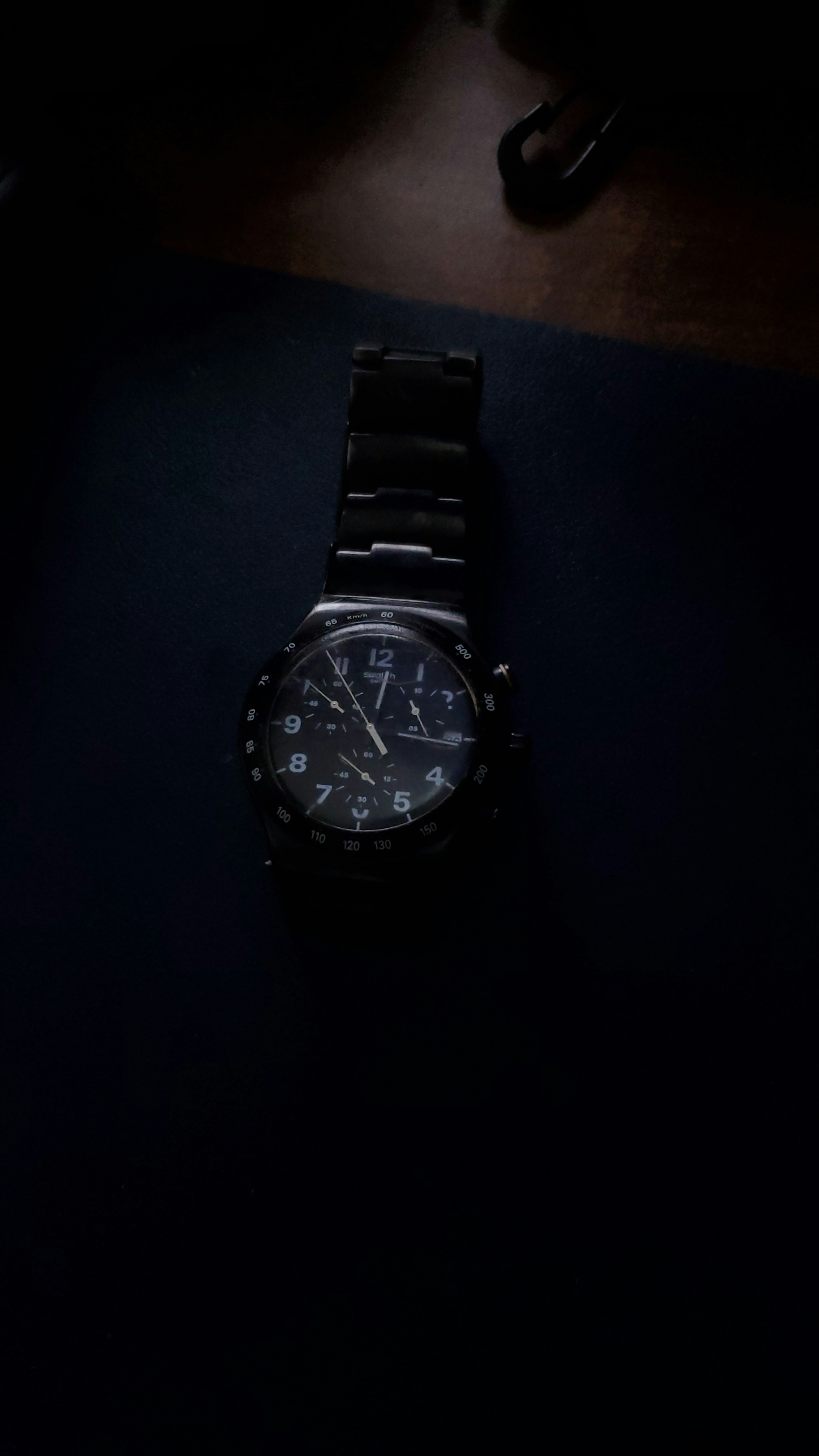 A vintage-inspired chronograph with a leather strap.