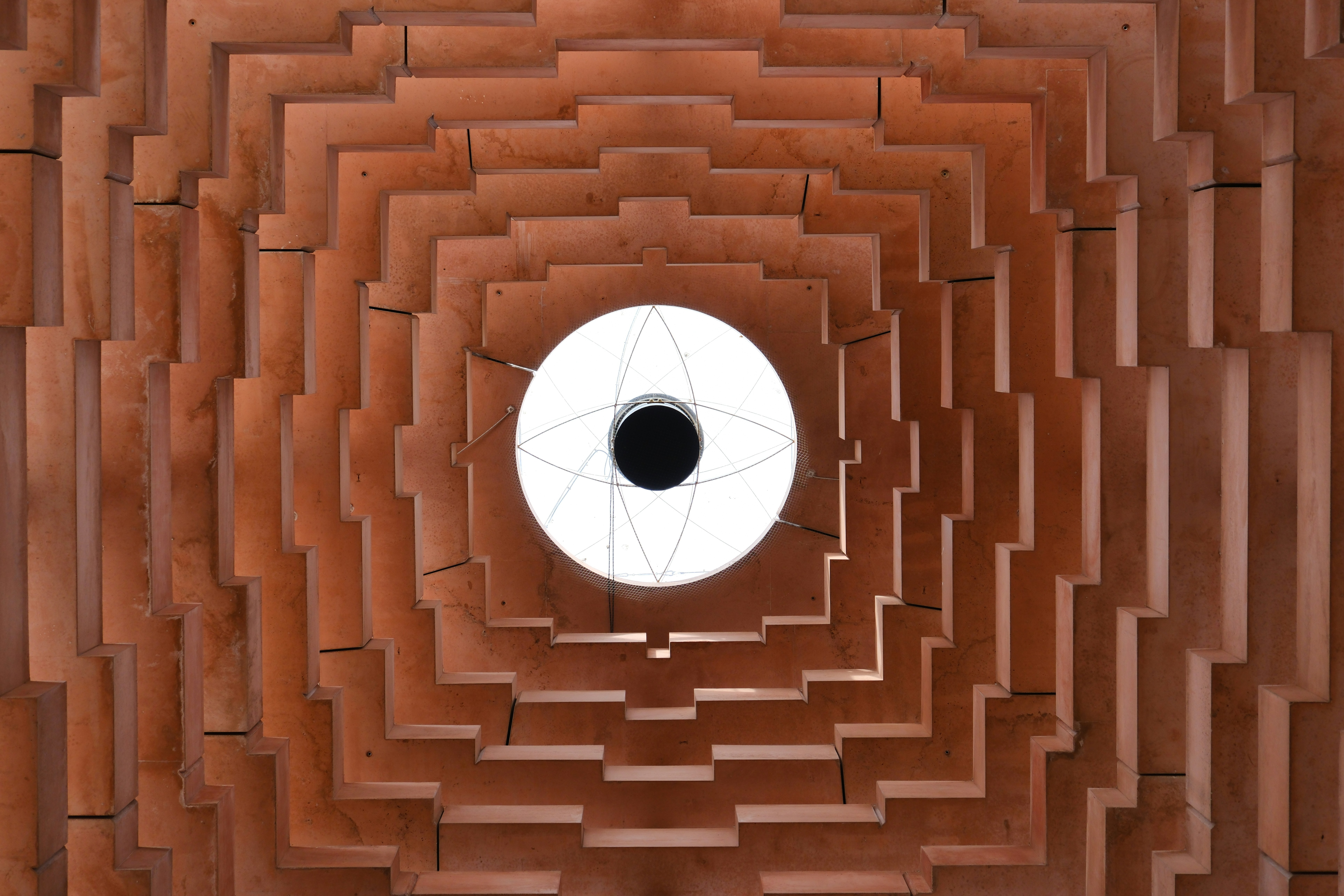 An eyeball in the center of a maze - an-eyeball-in-the-center-of-a-maze-Fuci2MqImq0