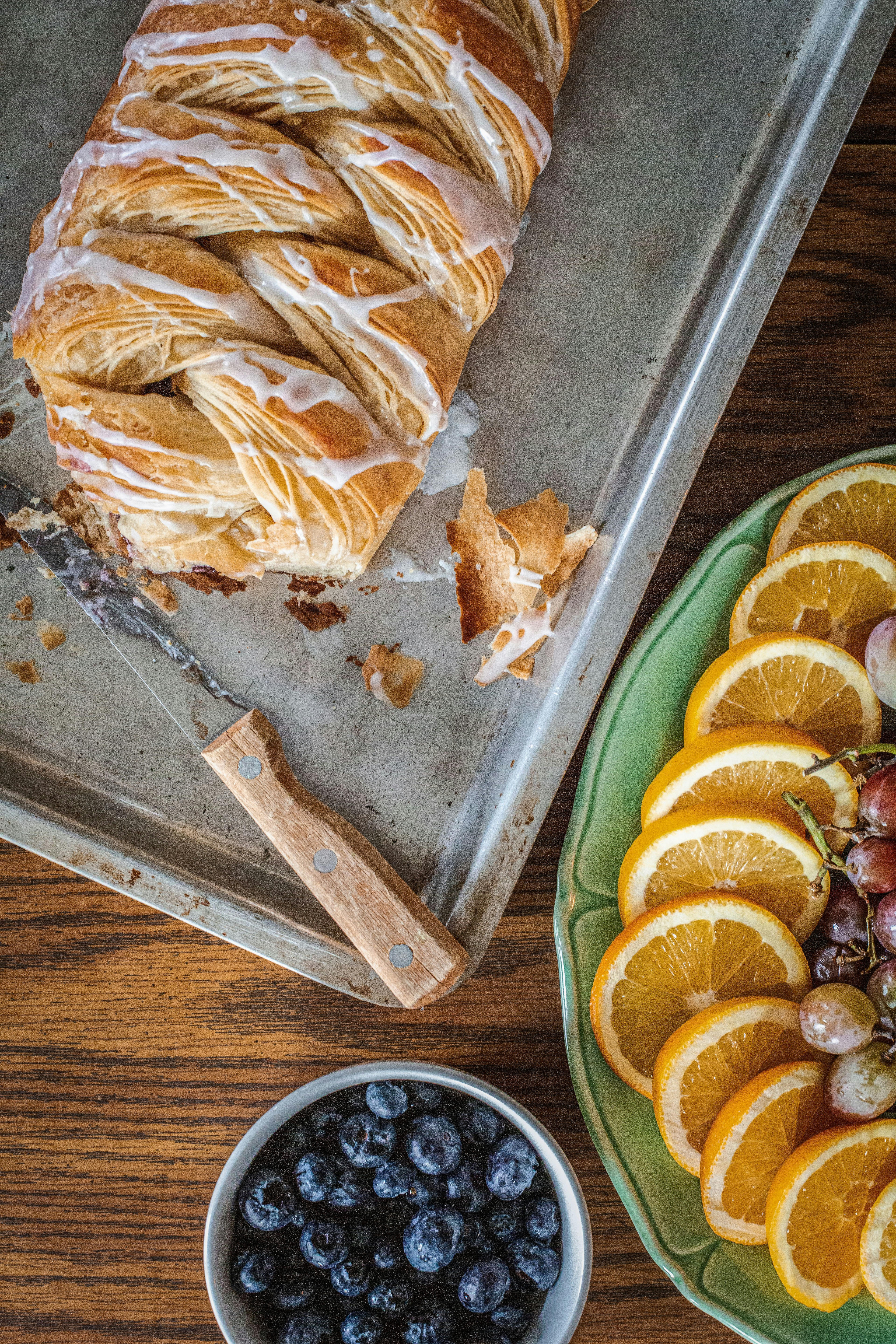 A loaf of bread sitting on top of a green plate