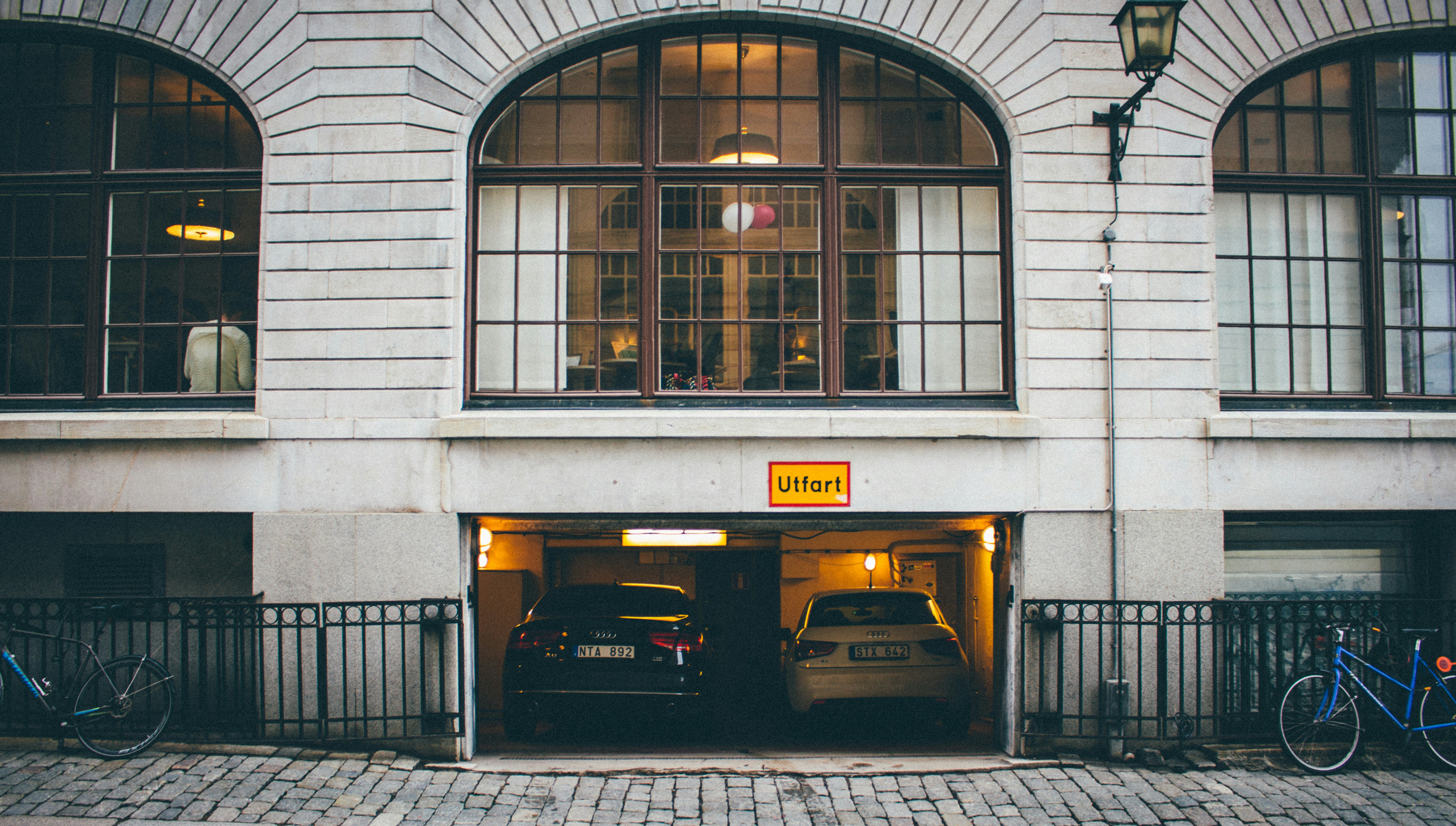 A car is parked in a parking garage