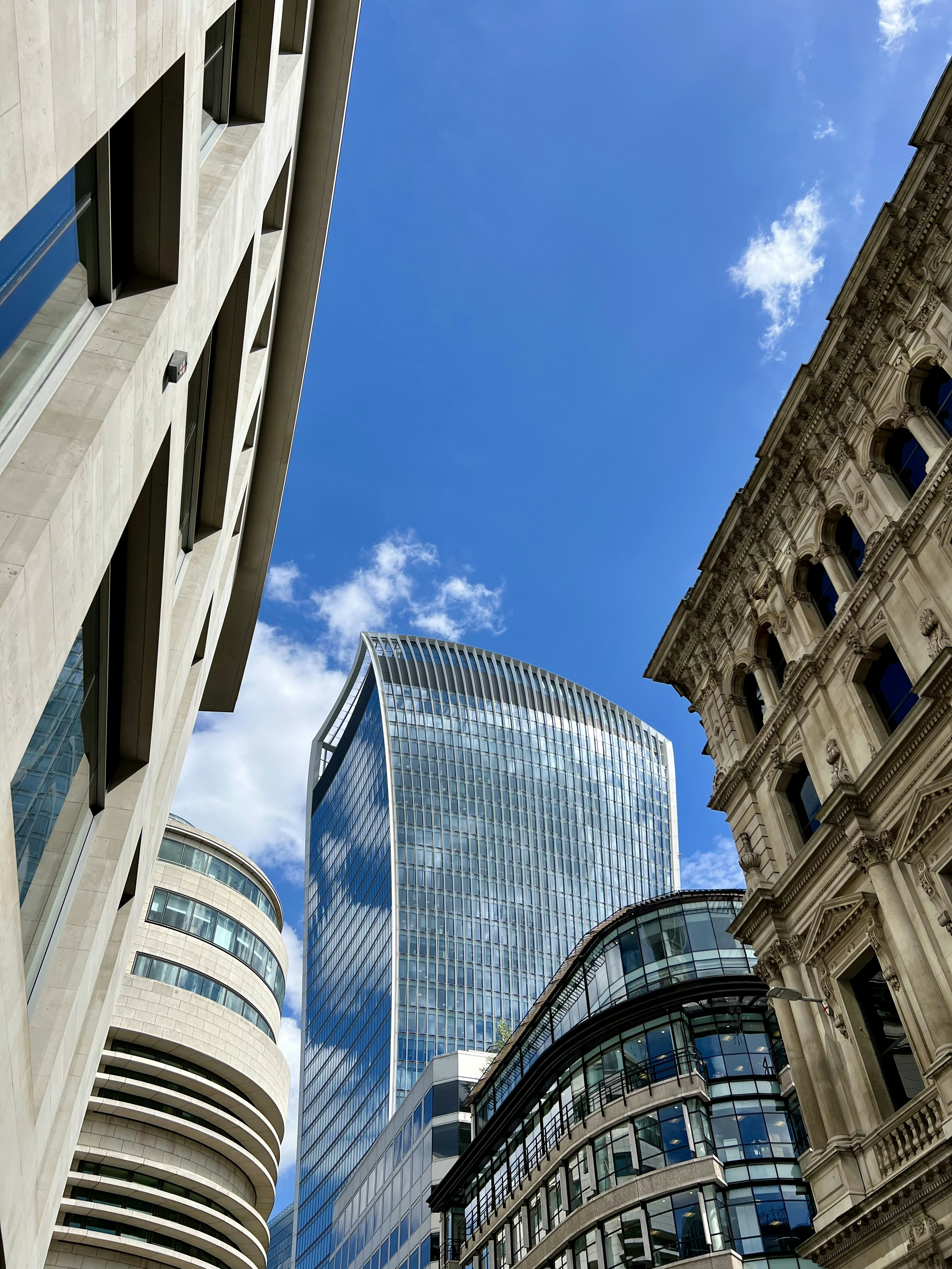 A group of buildings that are next to each other photo – Free London ...