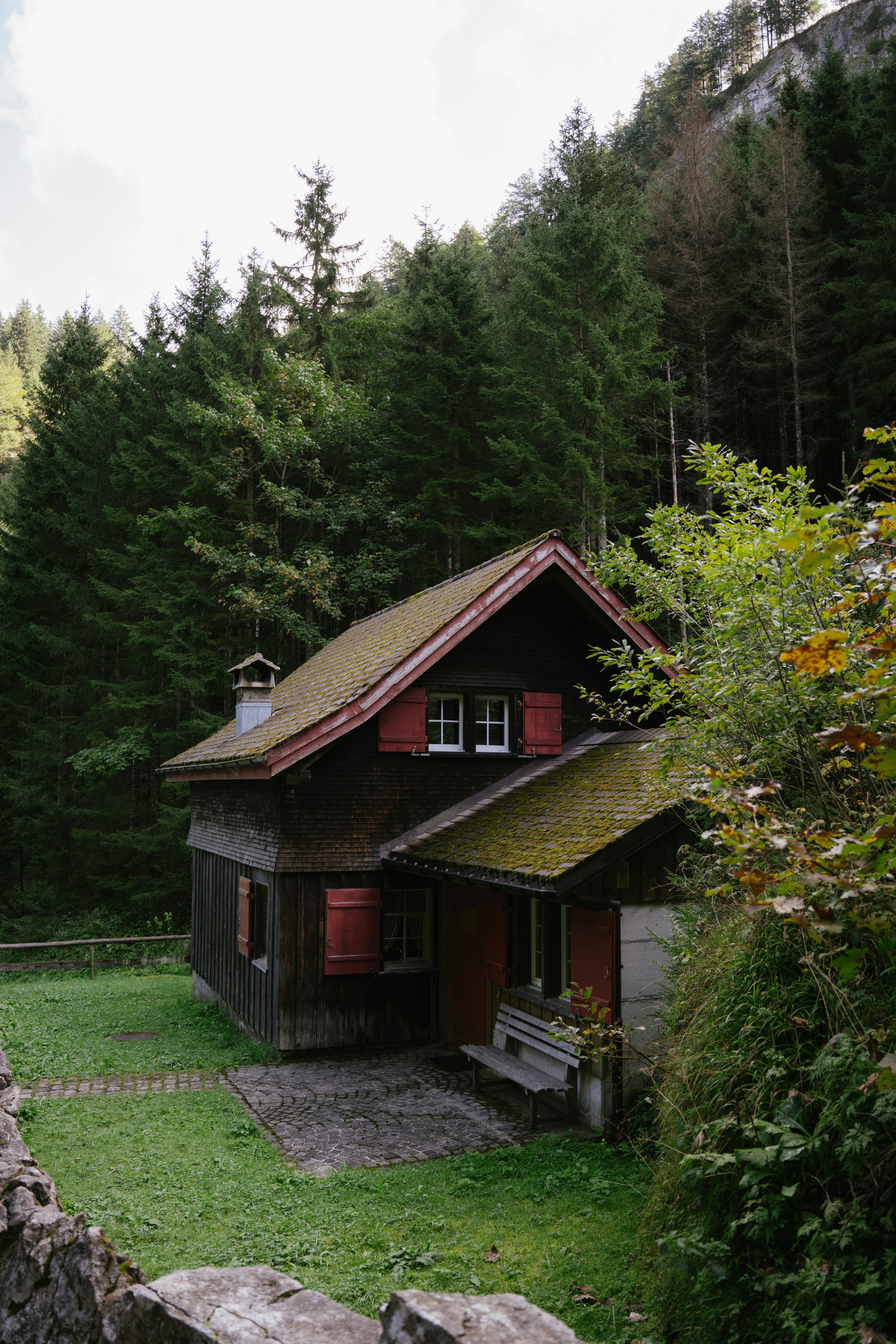 Old cabin-style home with complex roofline in East Sroudsburg, PA