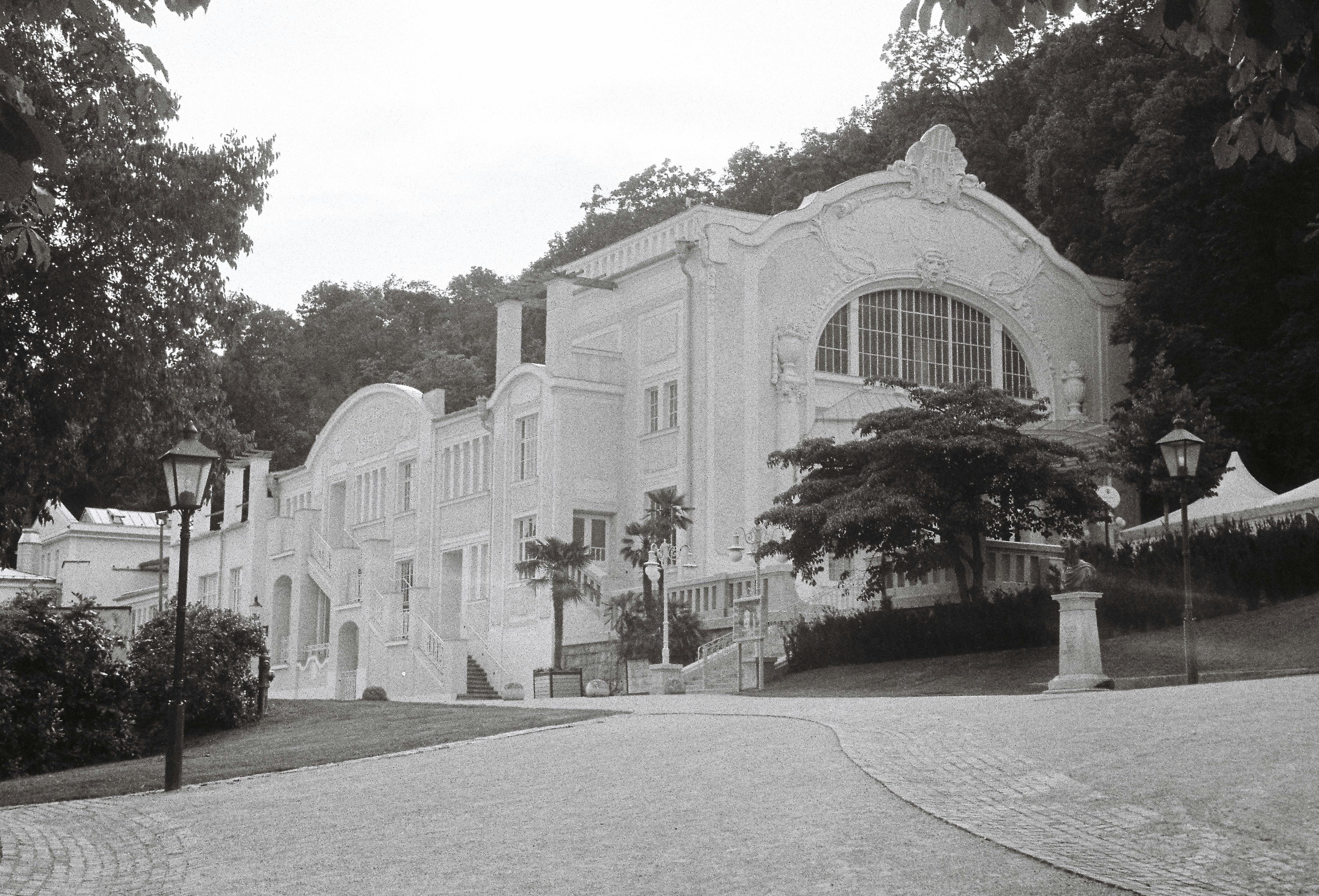 vintage funeral home building from 1946 - carter funeral home rockingham