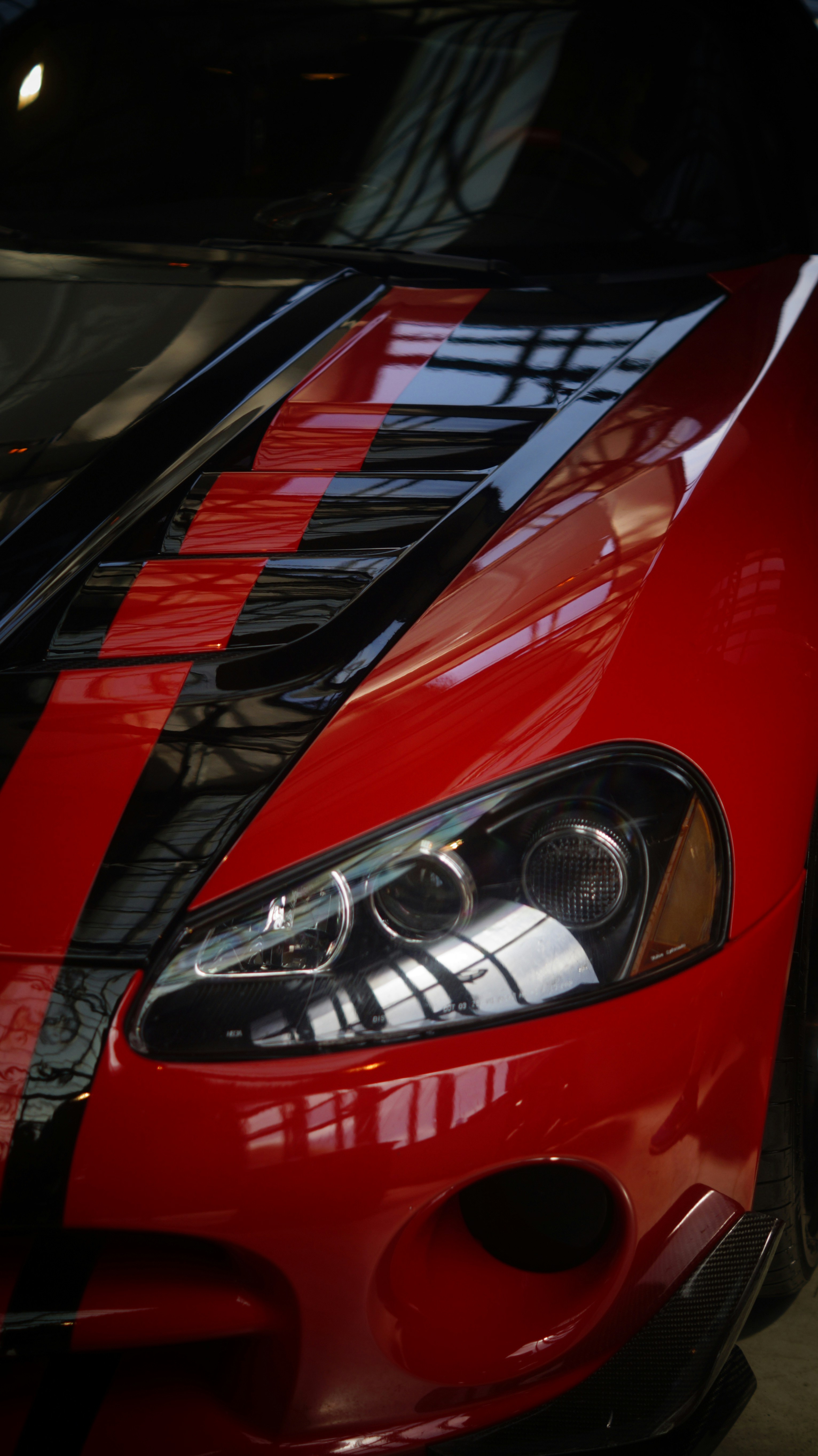 Dodge Viper ACR track, V10 engine supercar, red sports car, racing car wing., ilustrasi artikel Unleash the Venom: Why the Dodge Viper ACR is the Ultimate V10 Icon 9