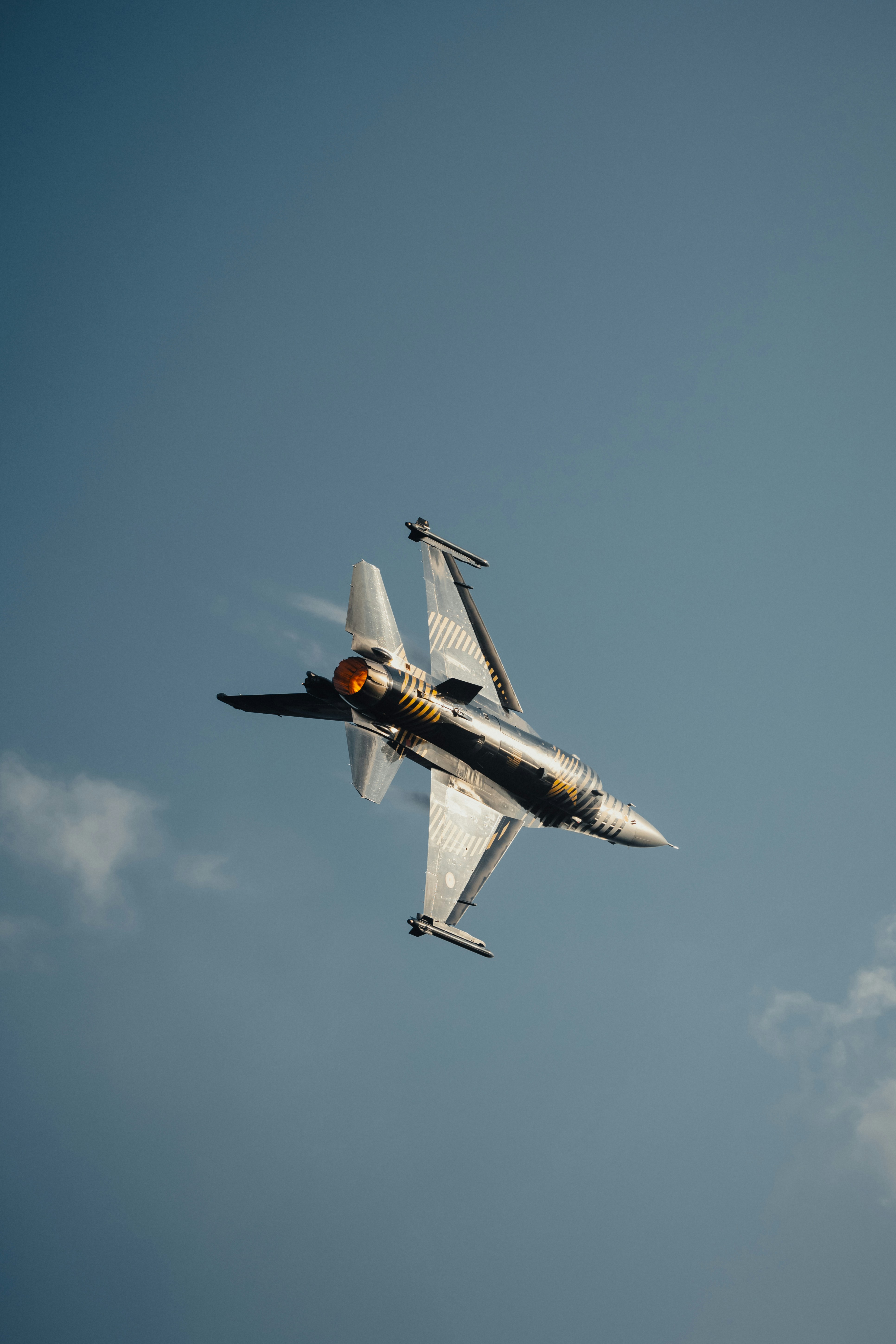 gray computer monitor