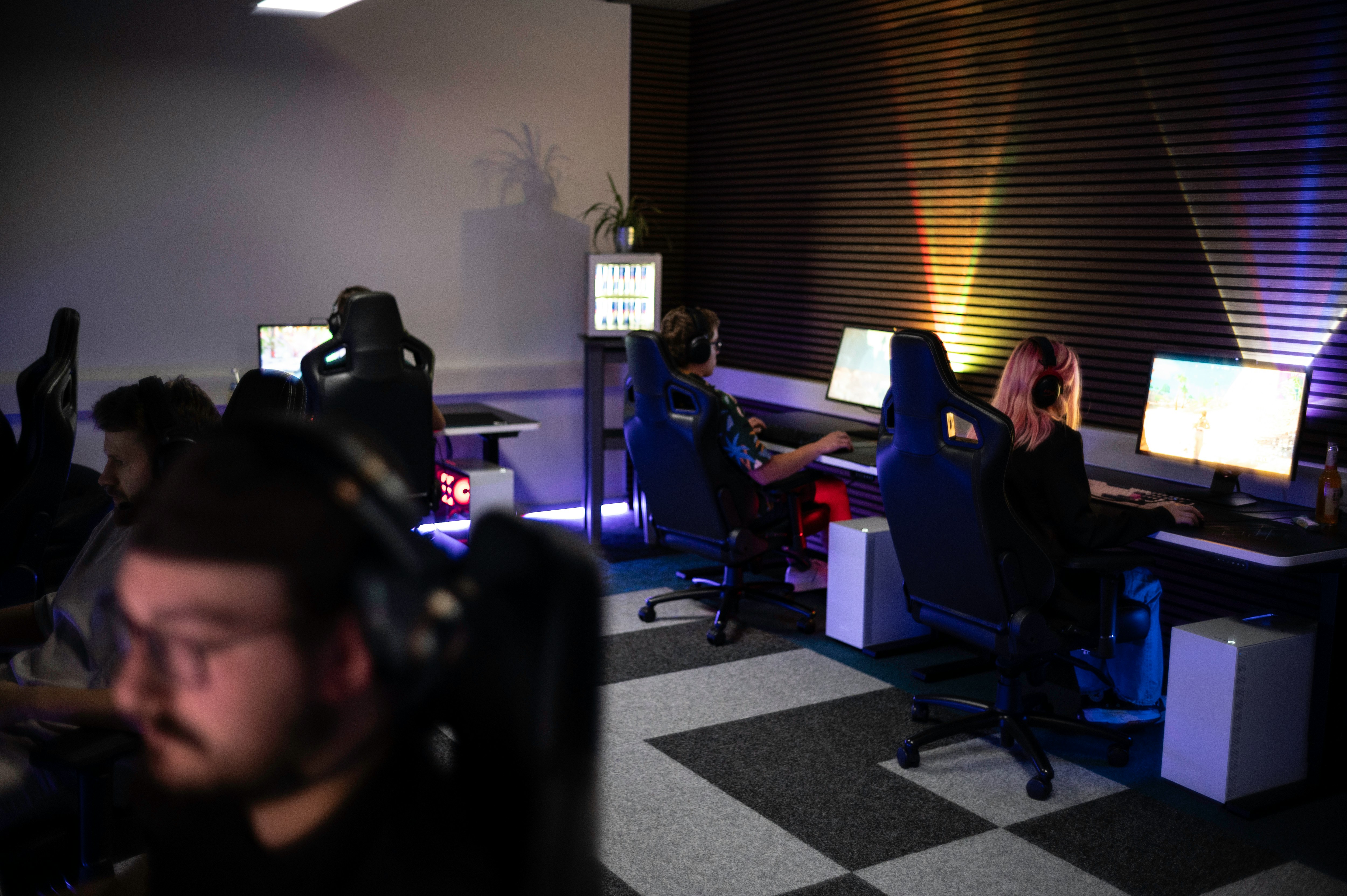 From Fan Chat to Full Studio: How Gaming Communities Are Building Real Games Together