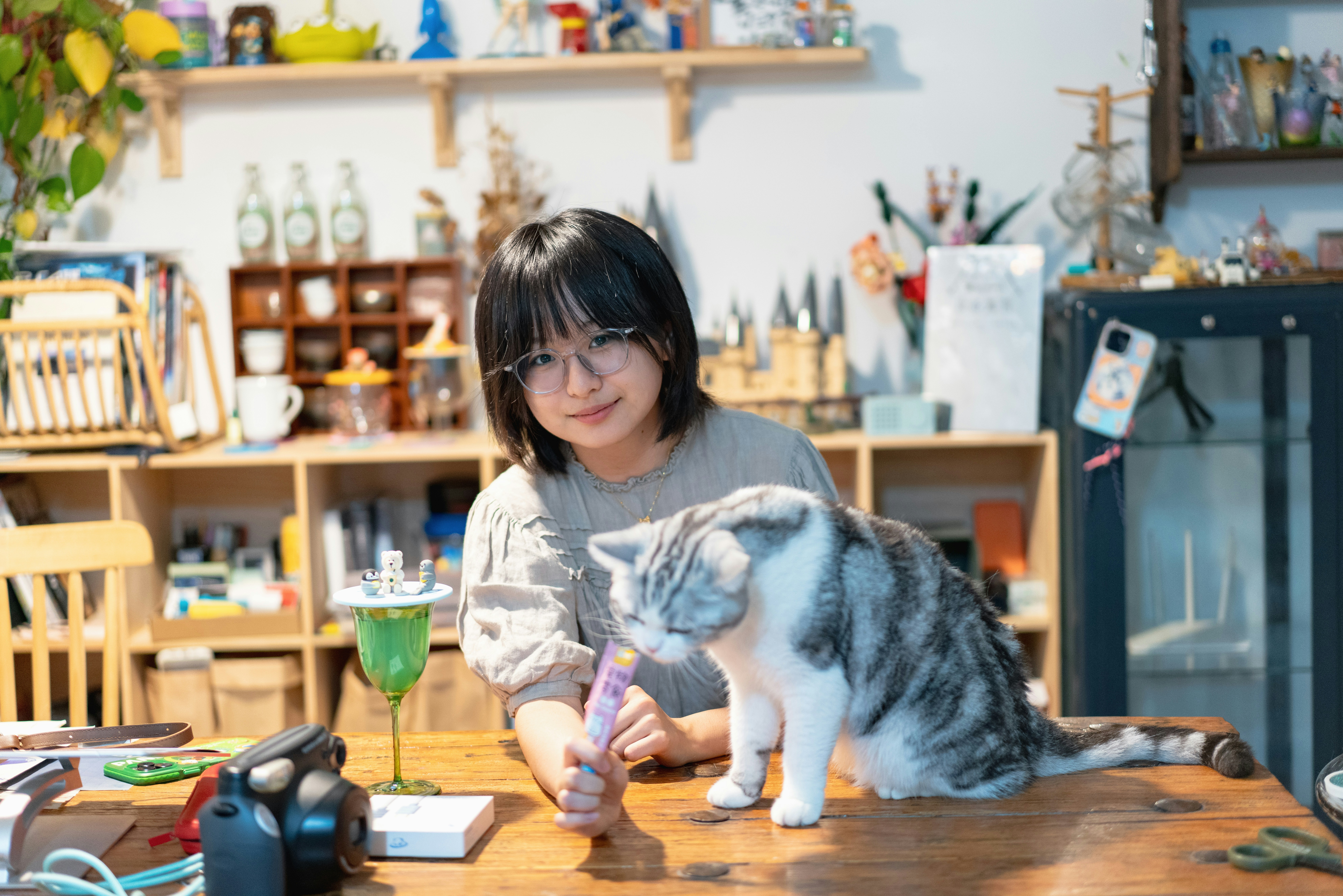 Robot cat offers service with a smile to Kelowna diners