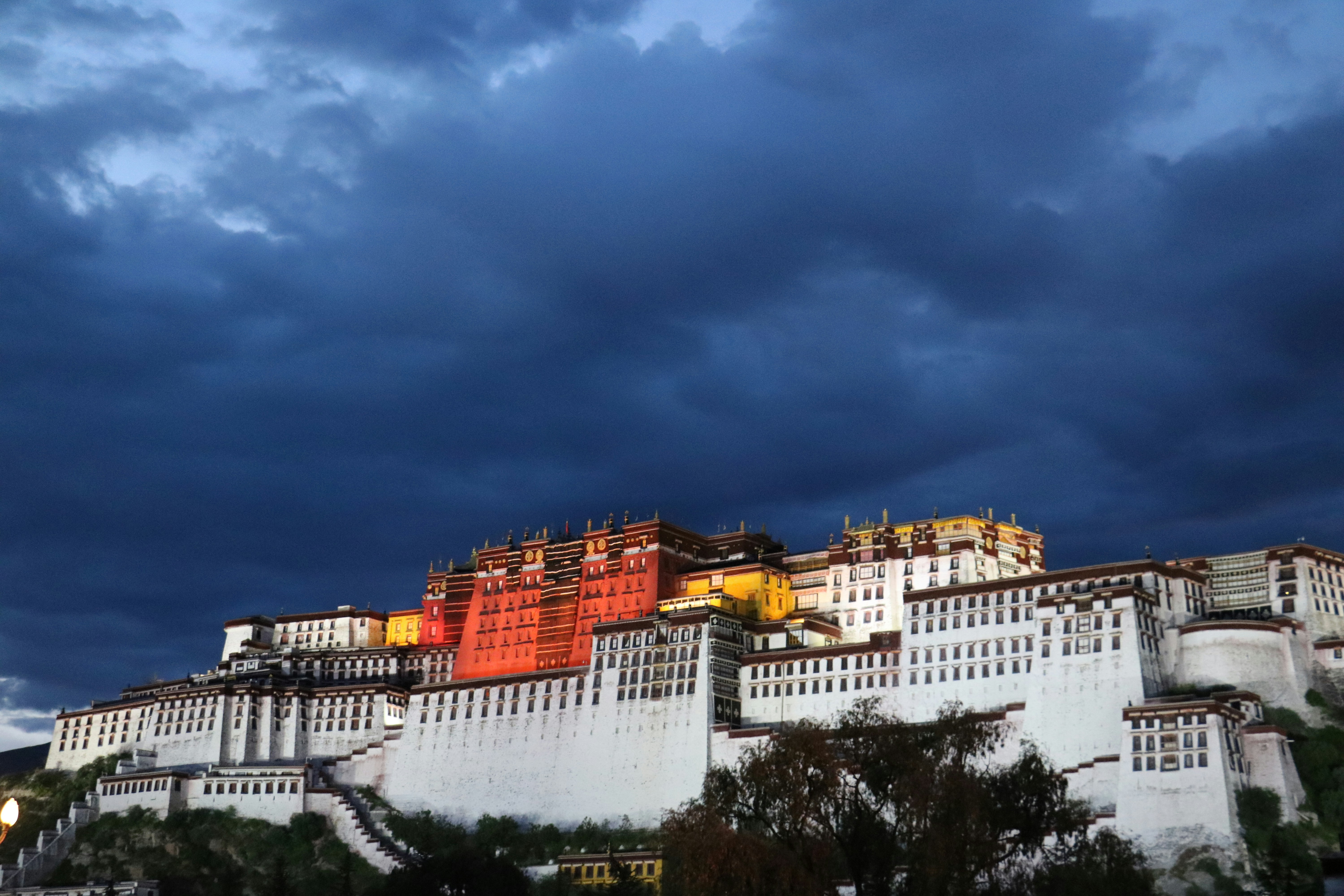 Lhasa Mid-Range Travel