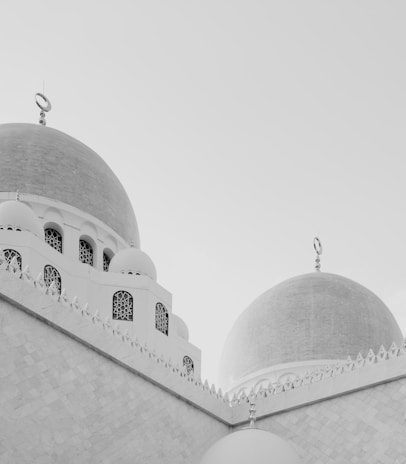 A black and white photo of a building