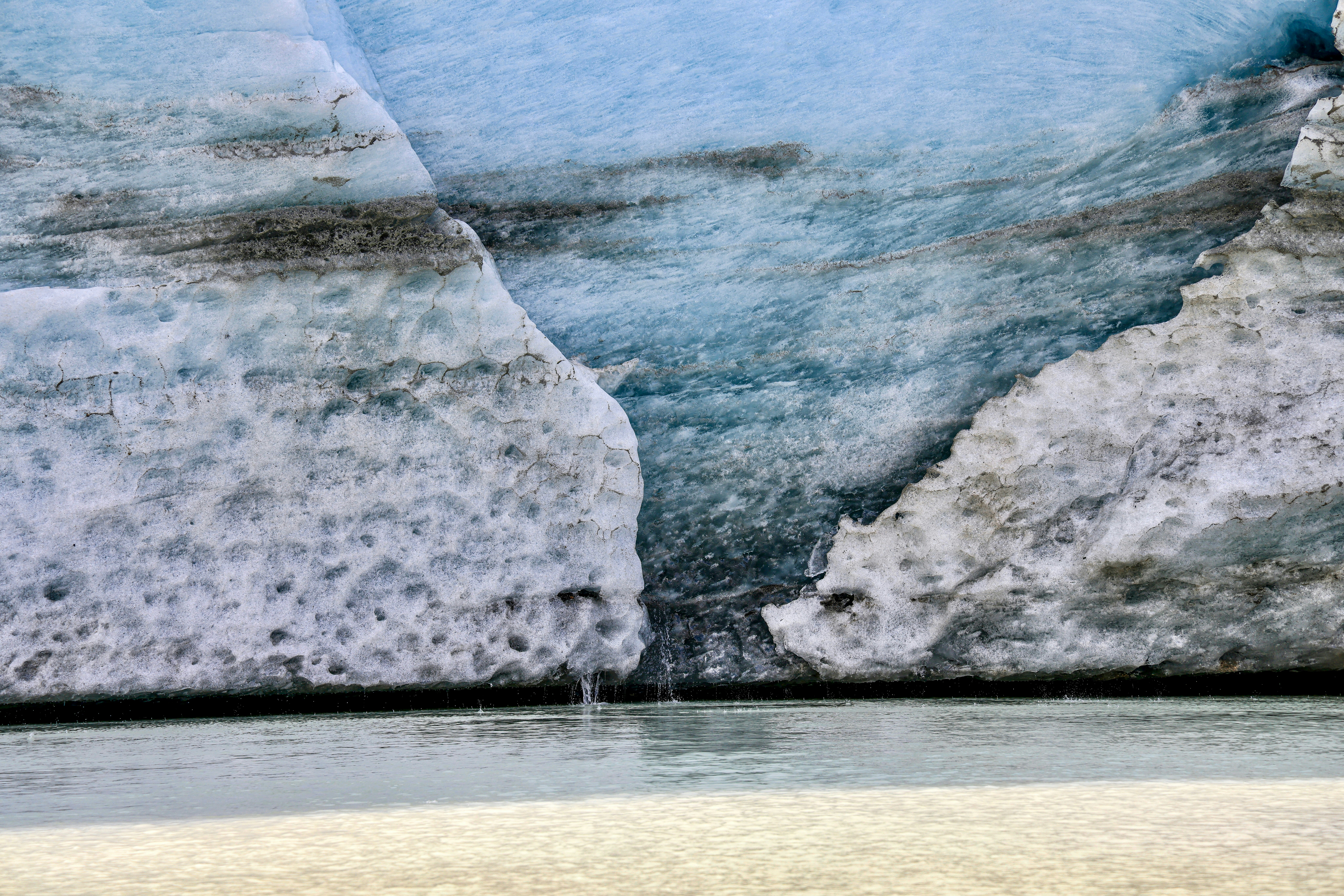 Photo by maximilian_brand