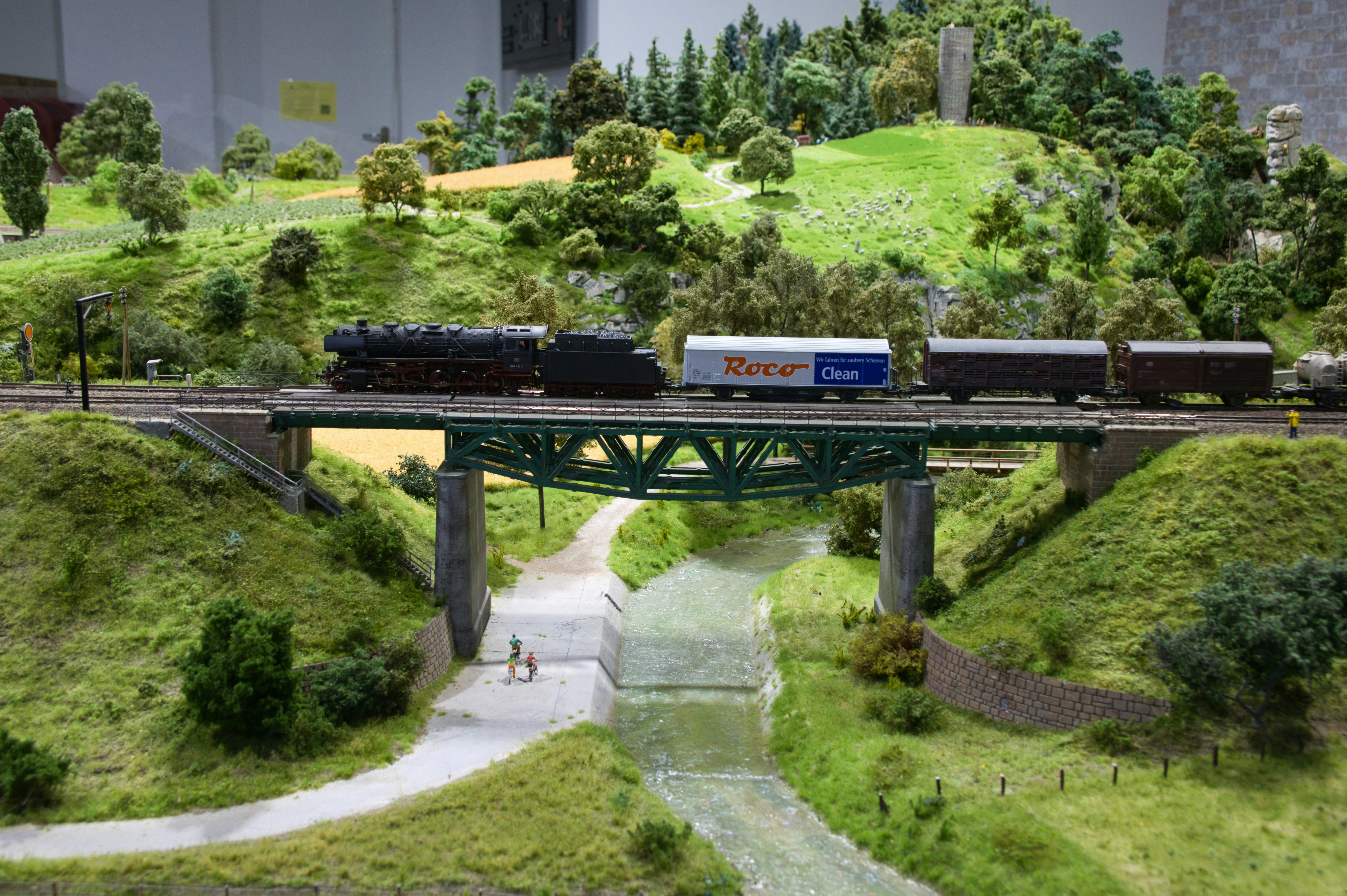 Model Railway Layouts for Small Spaces: Flats, Shelves and Spare Corners