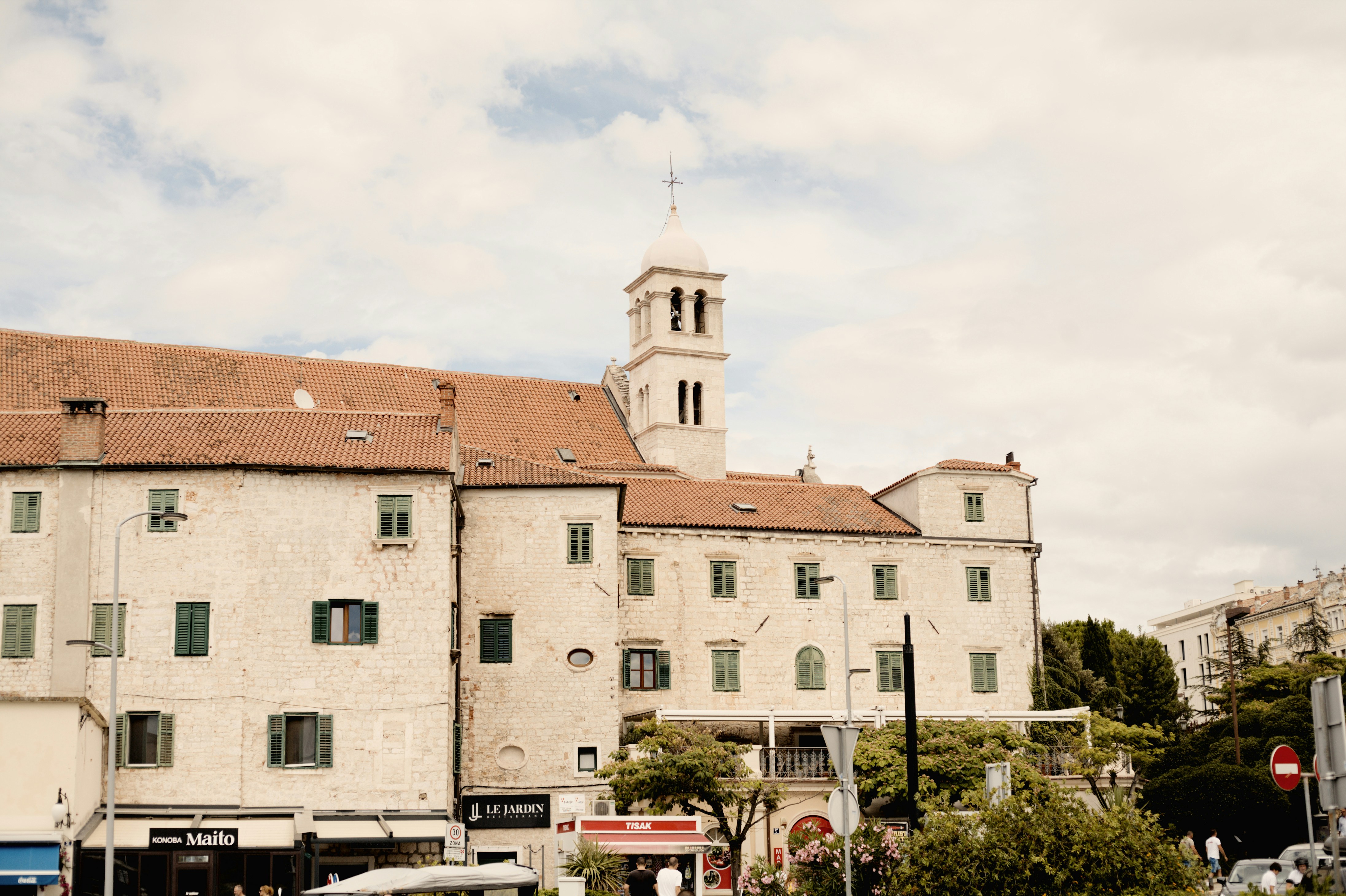 Photo by szabolcsantal