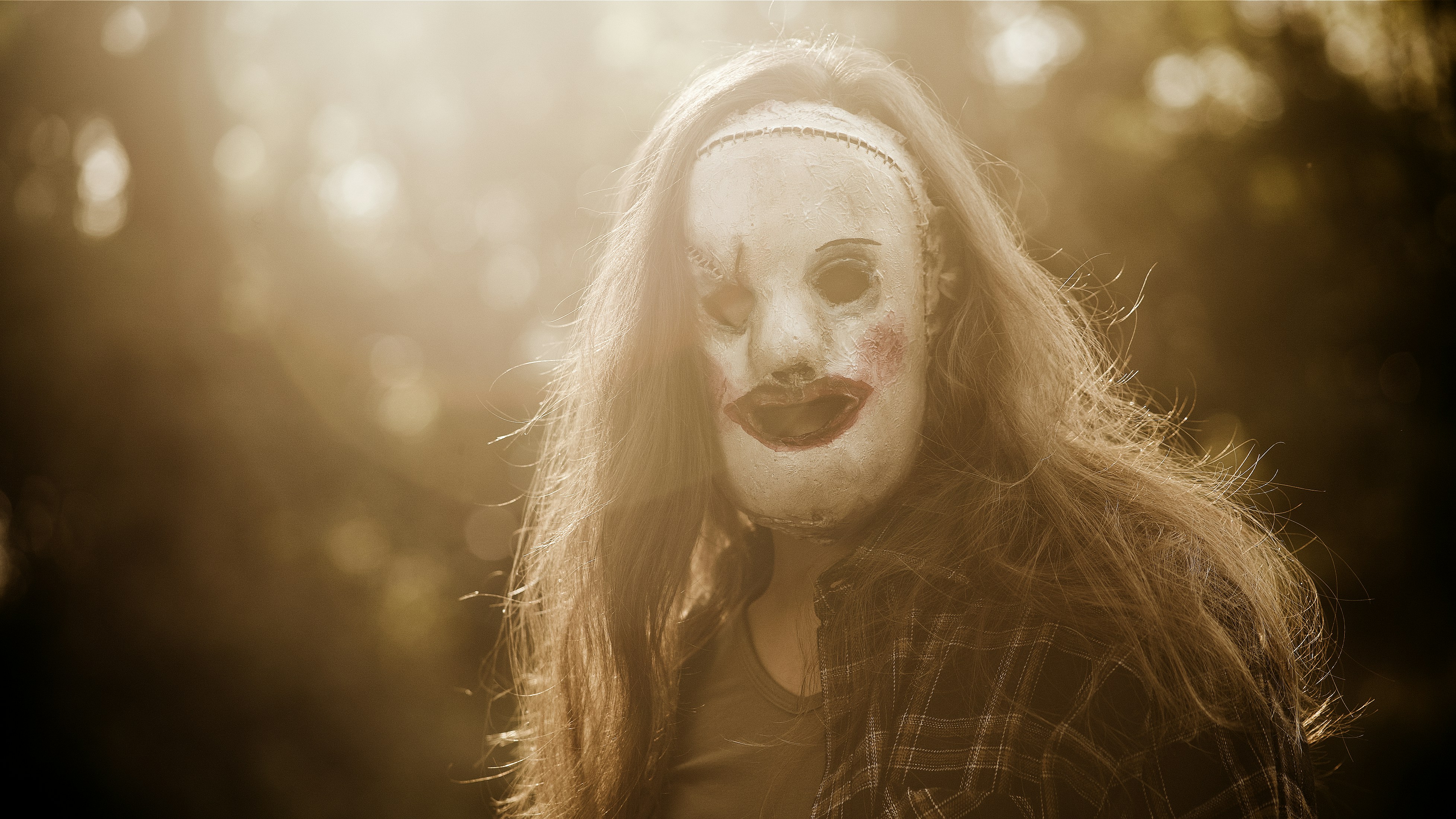 Bill Skarsgård as Pennywise the Clown from 'It' - bill skarsgård