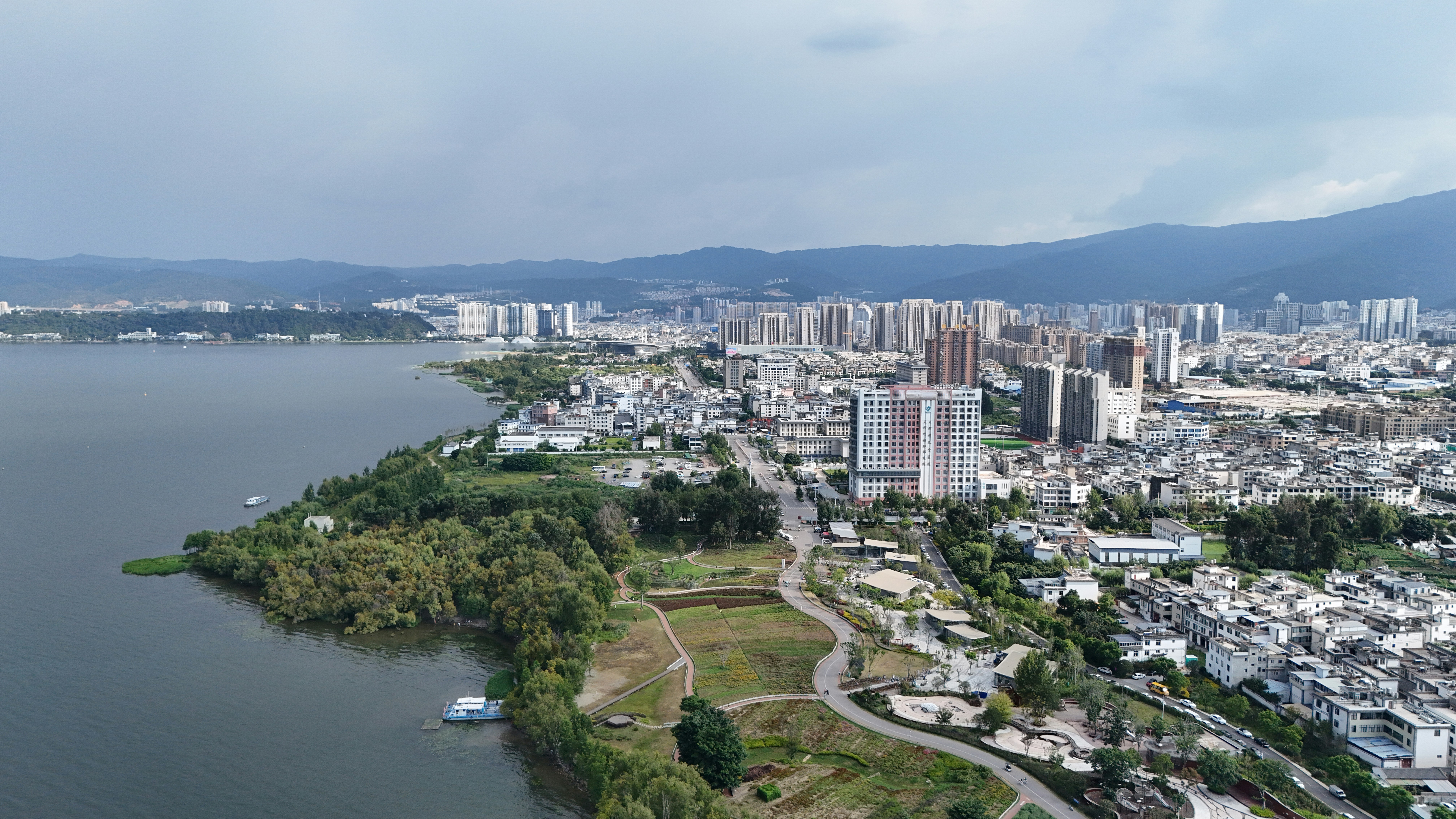 An aerial view of a city and a body of water