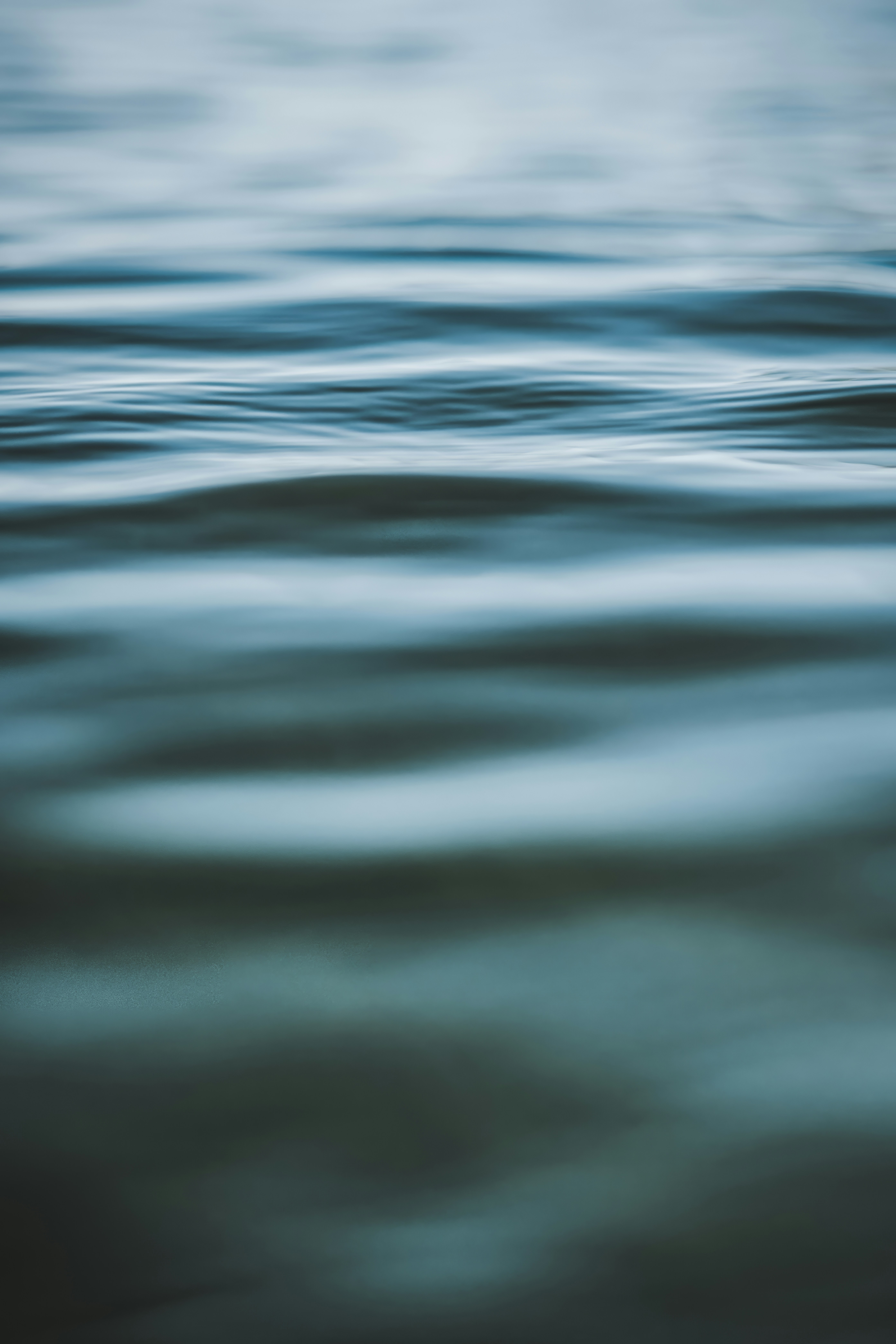 A body of water that is very blurry