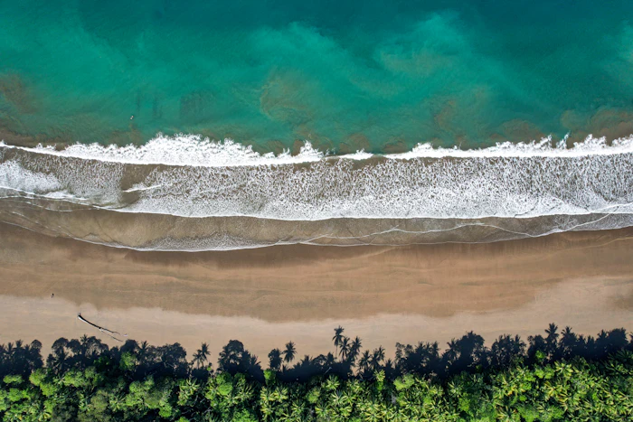 Playa caribeña · Costa Rica desde las alturas
