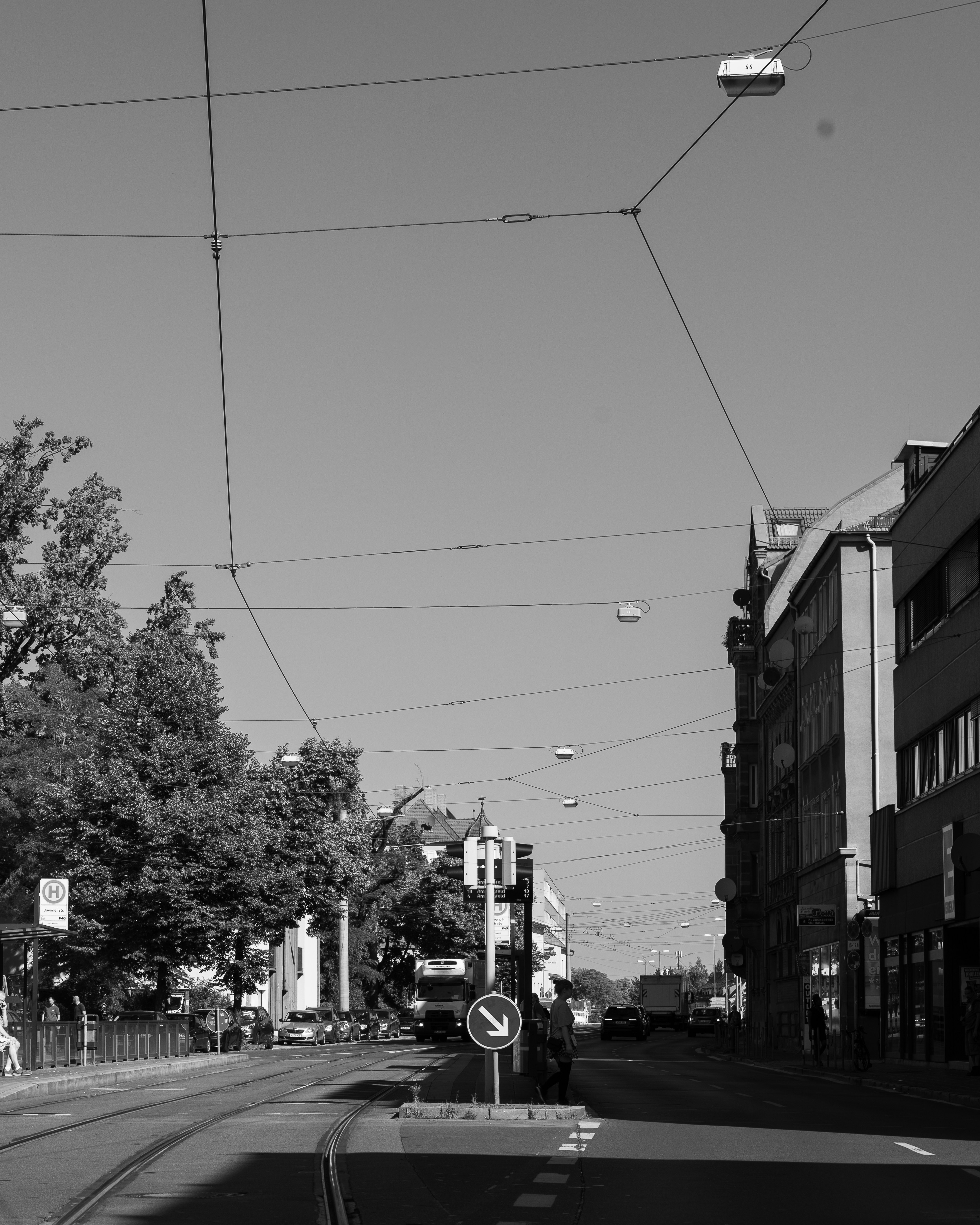 gray computer monitor