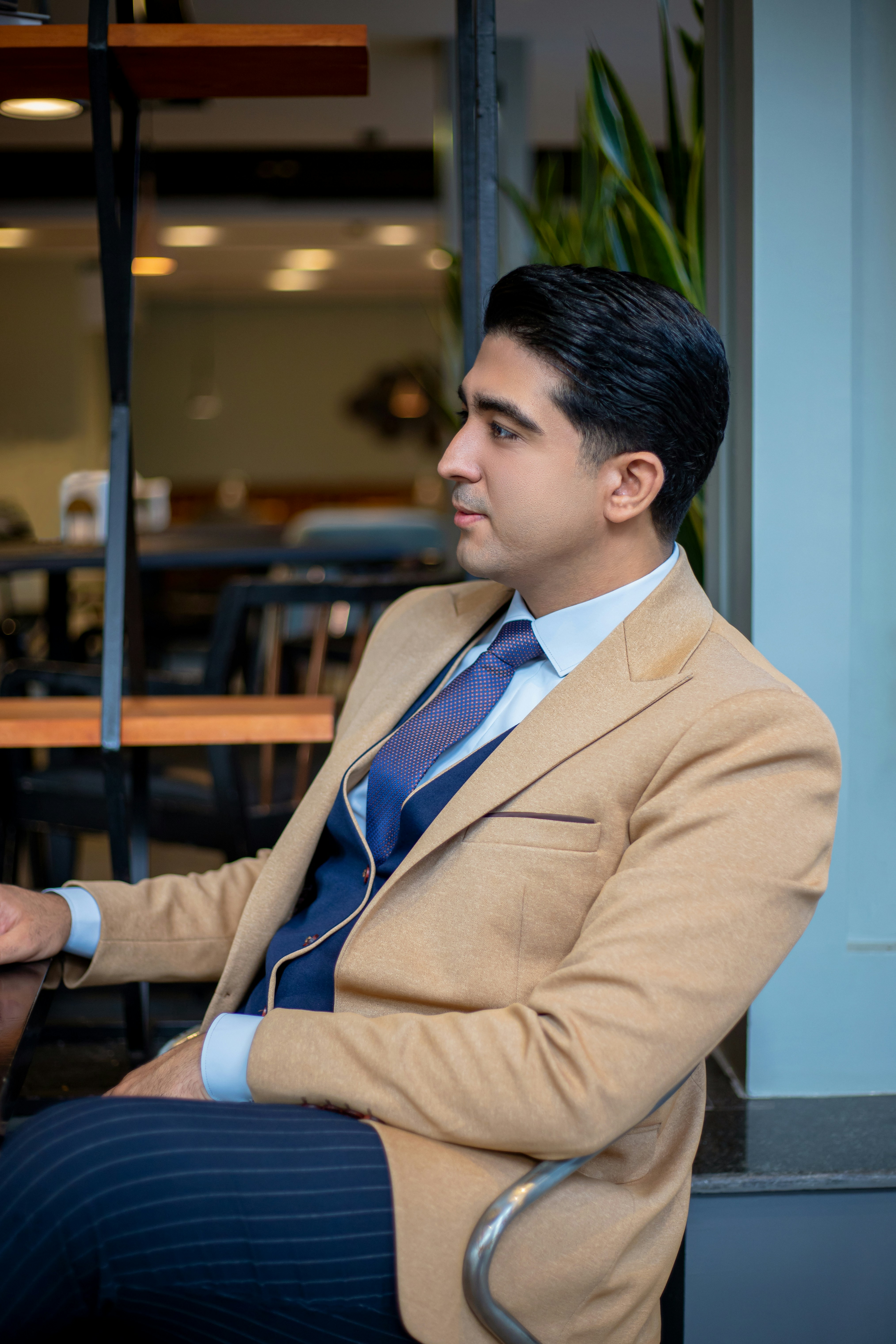 SELF-CONFIDENCE DRAWS PEOPLE TOWARDS YOU