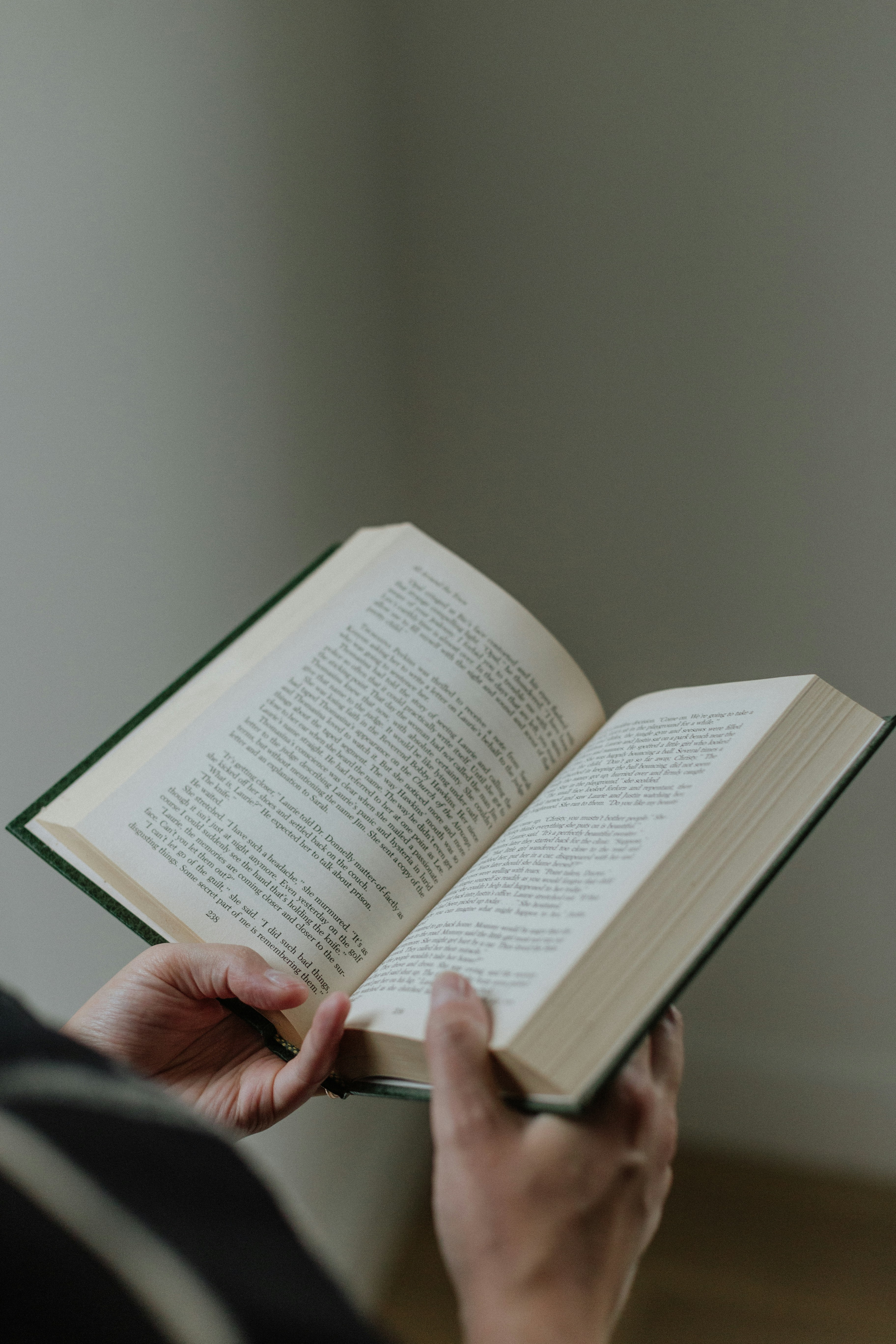 gray computer monitor