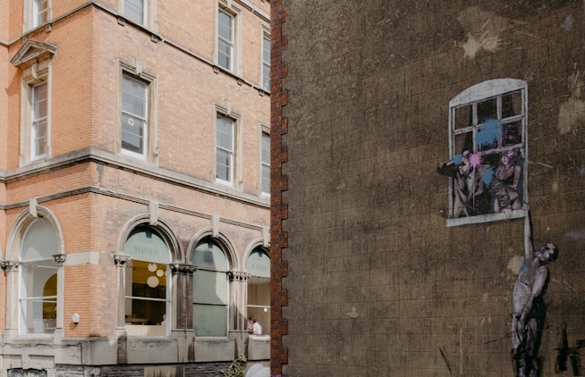 A tall building with a window on the side of it